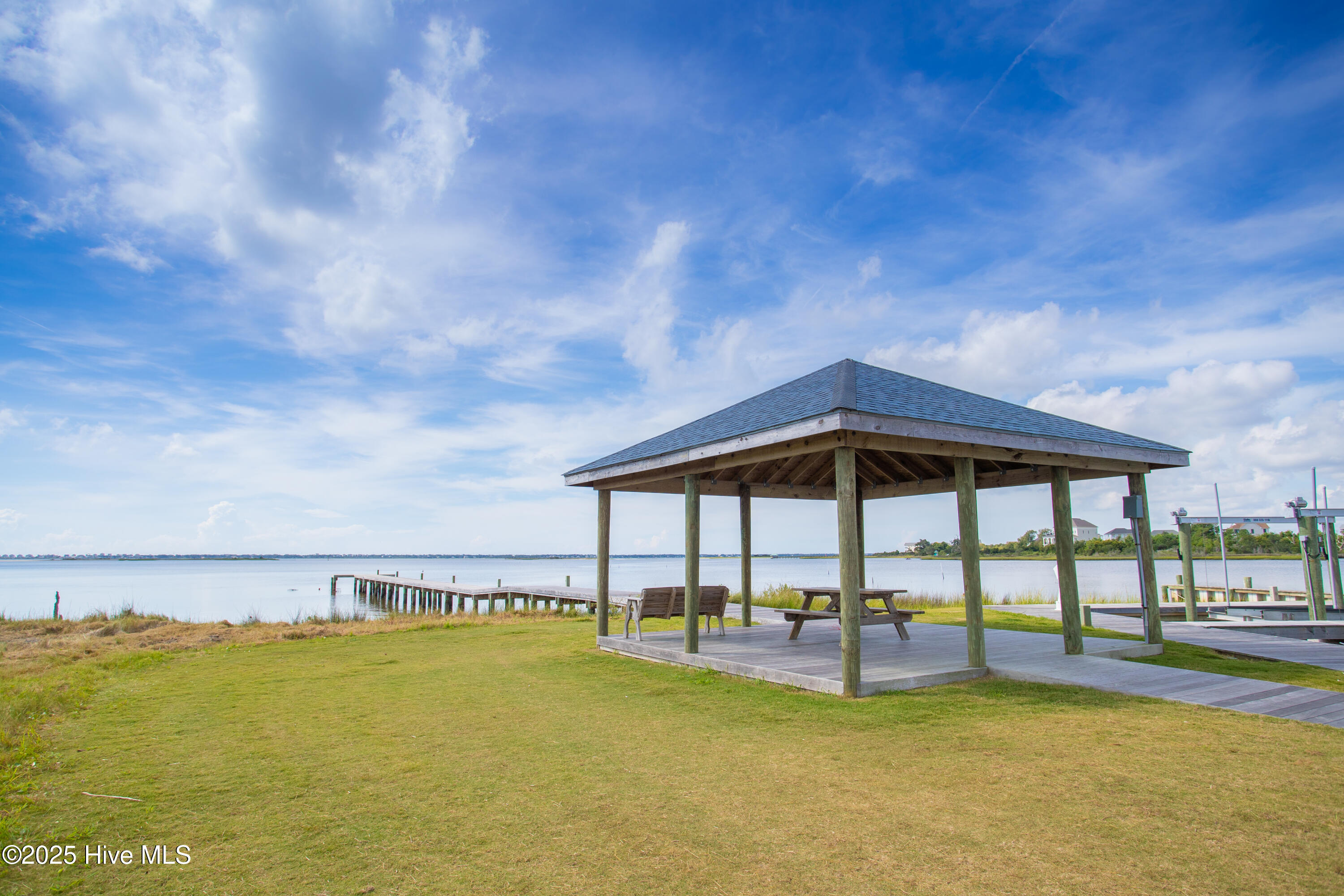 660 Fishermans Point Property Photo 68