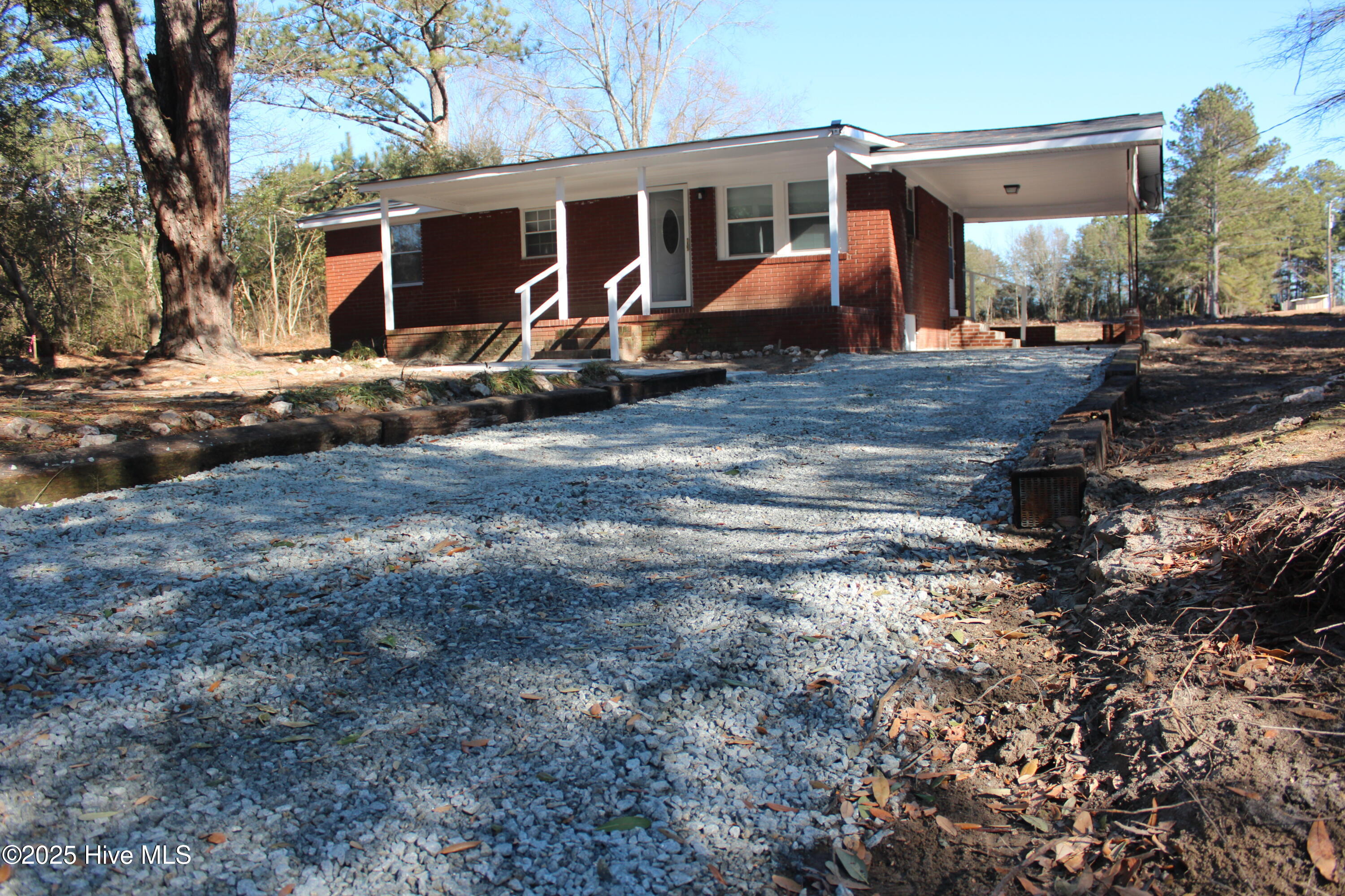 120 Hillview Street Property Photo 2