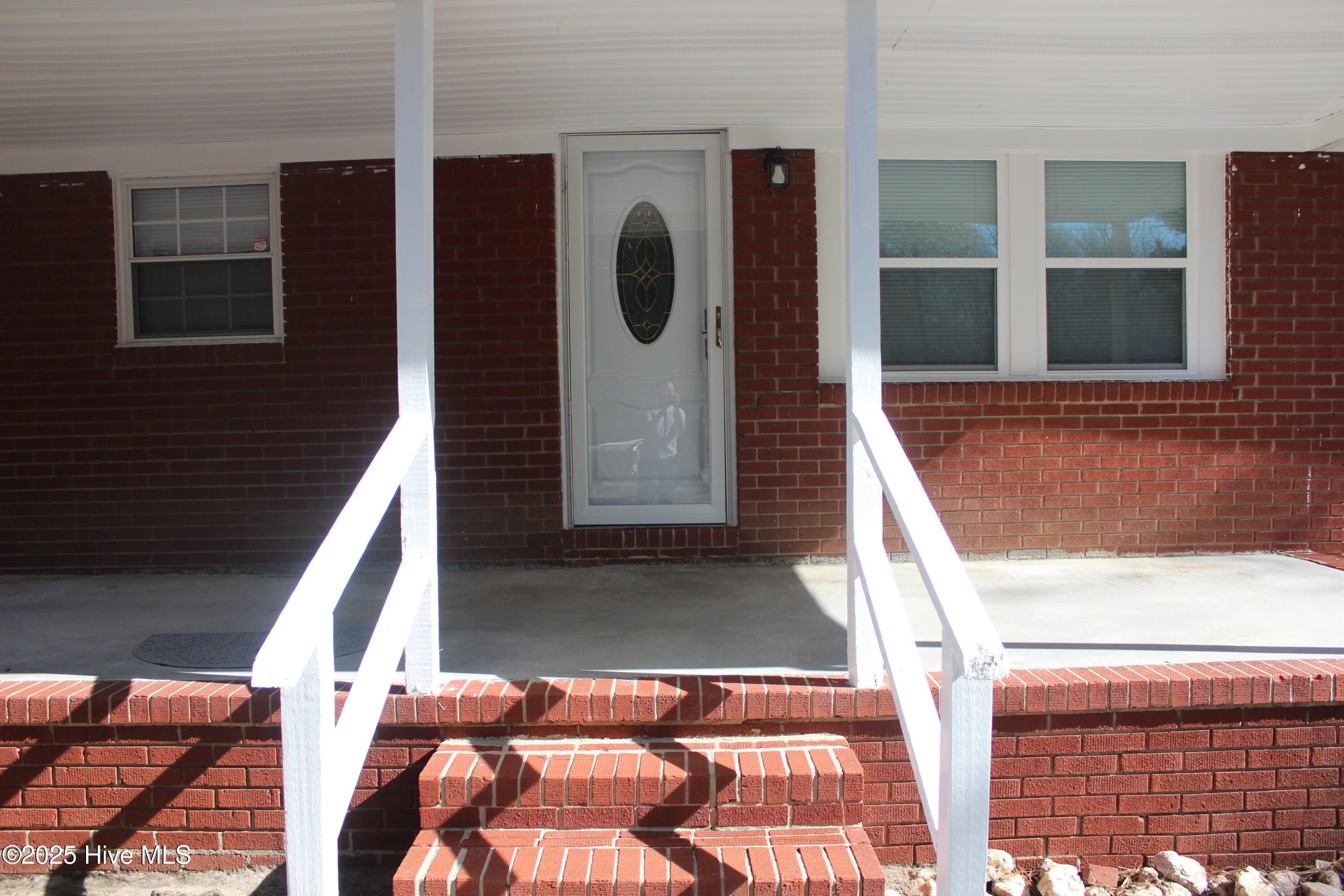 120 Hillview Street Property Photo 3