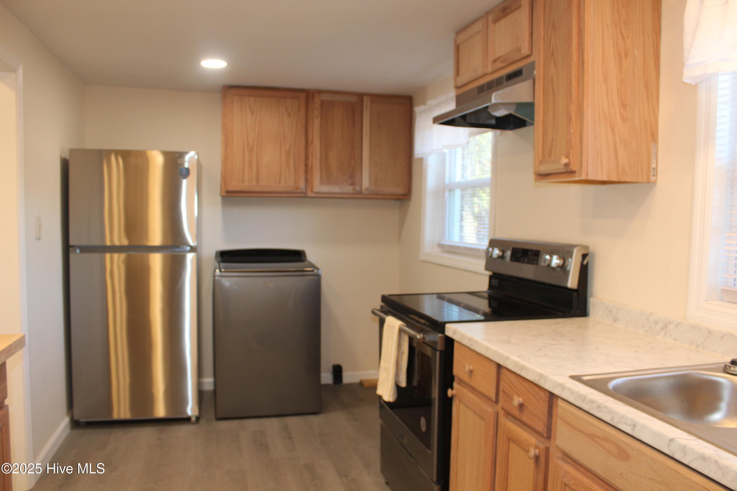 120 Hillview Street Property Photo 23