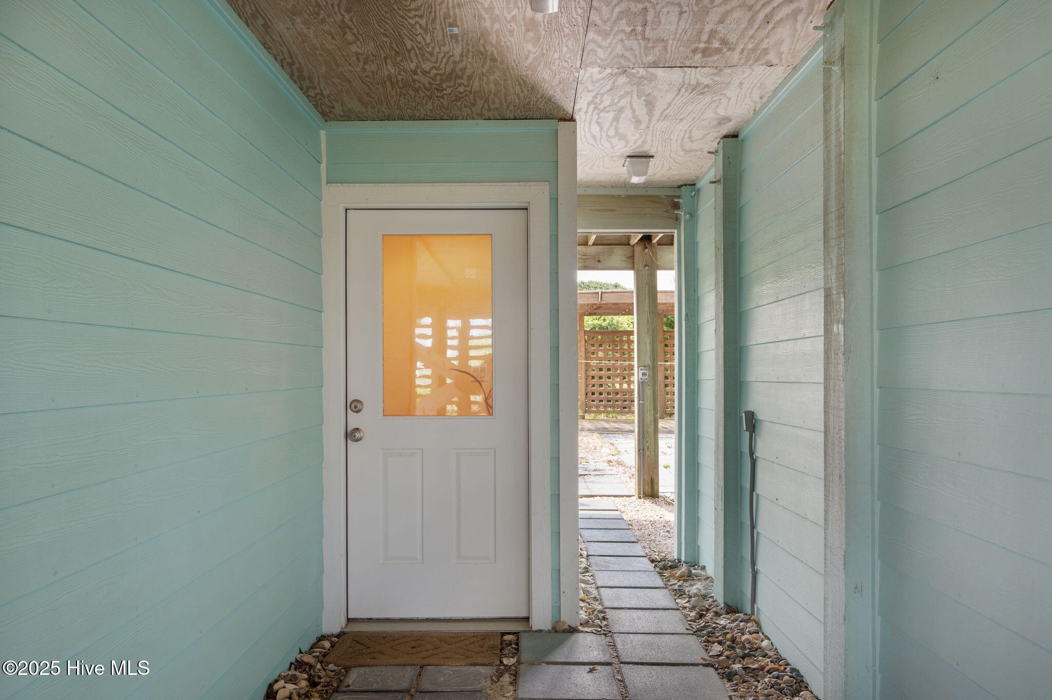 2094 Sandfiddler Road Property Photo 3