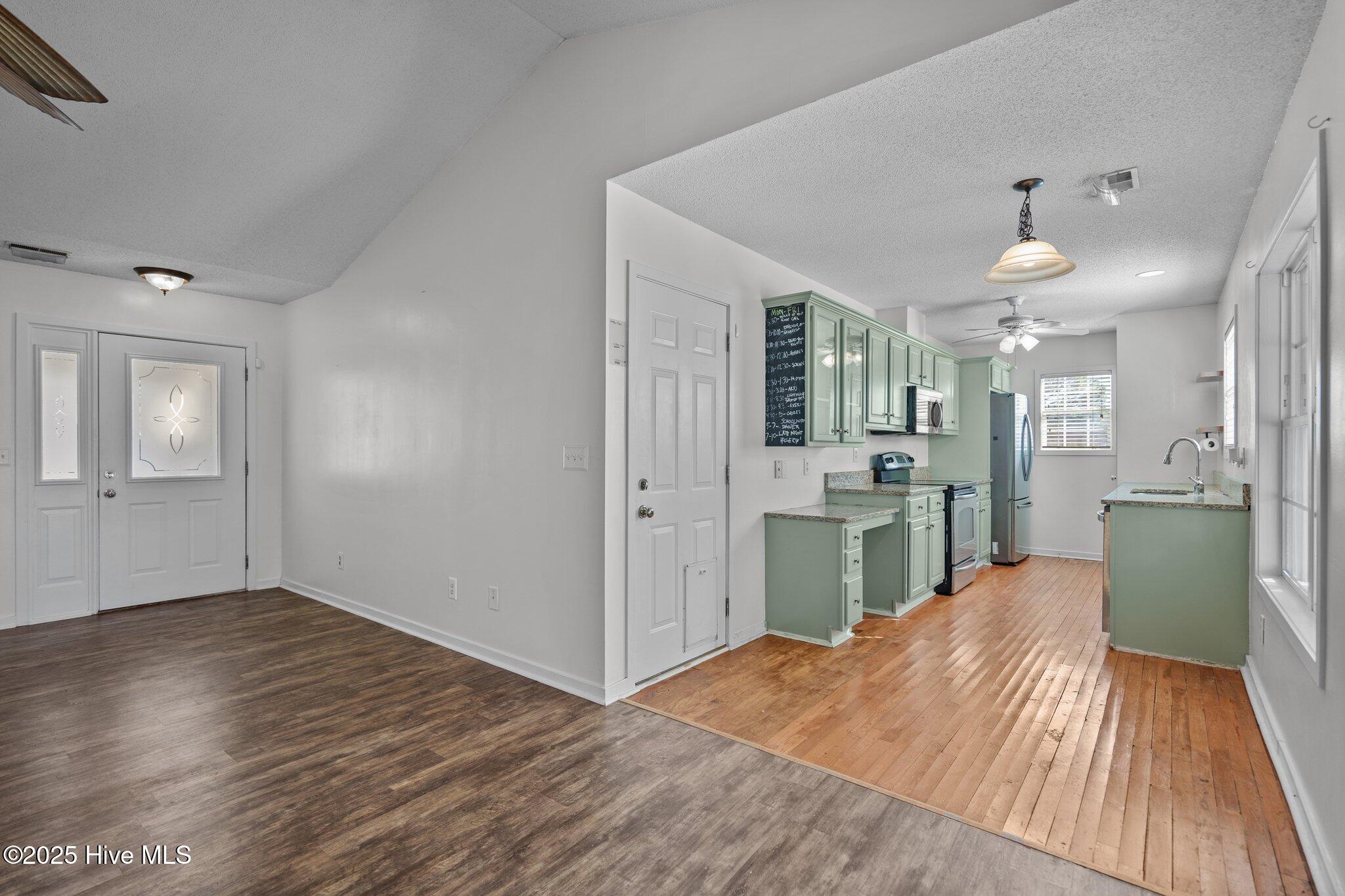 303 Hixon Place Property Photo 18