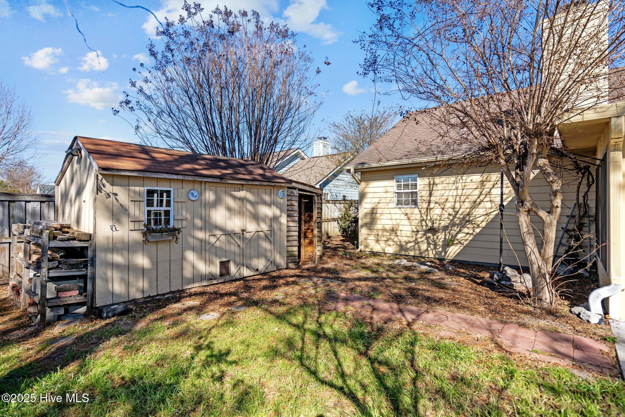 303 Hixon Place Property Photo 37