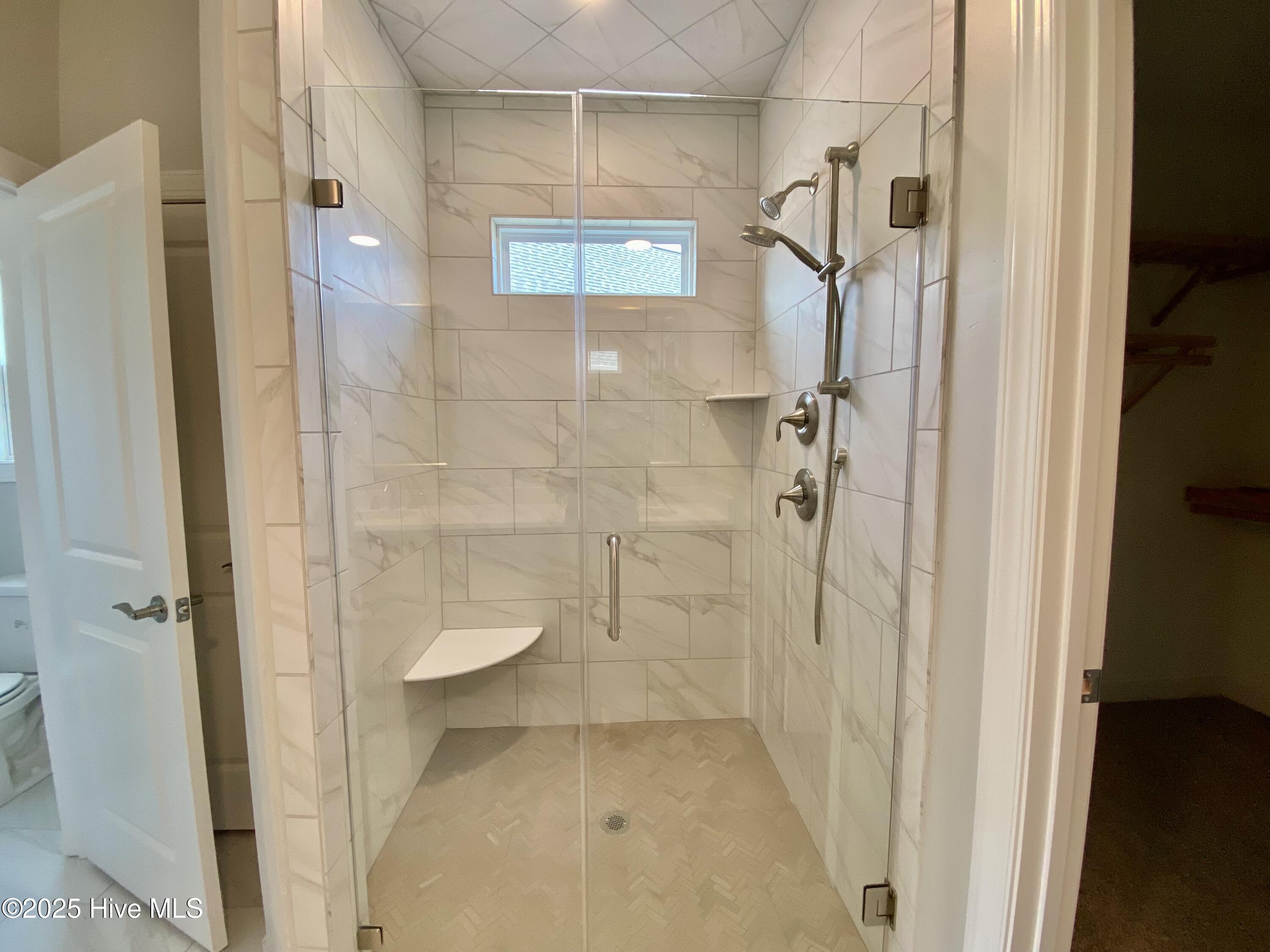 3381 Island Lakes Drive Property Photo 8