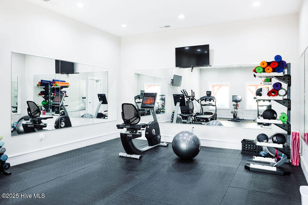 3381 Island Lakes Drive Property Photo 17