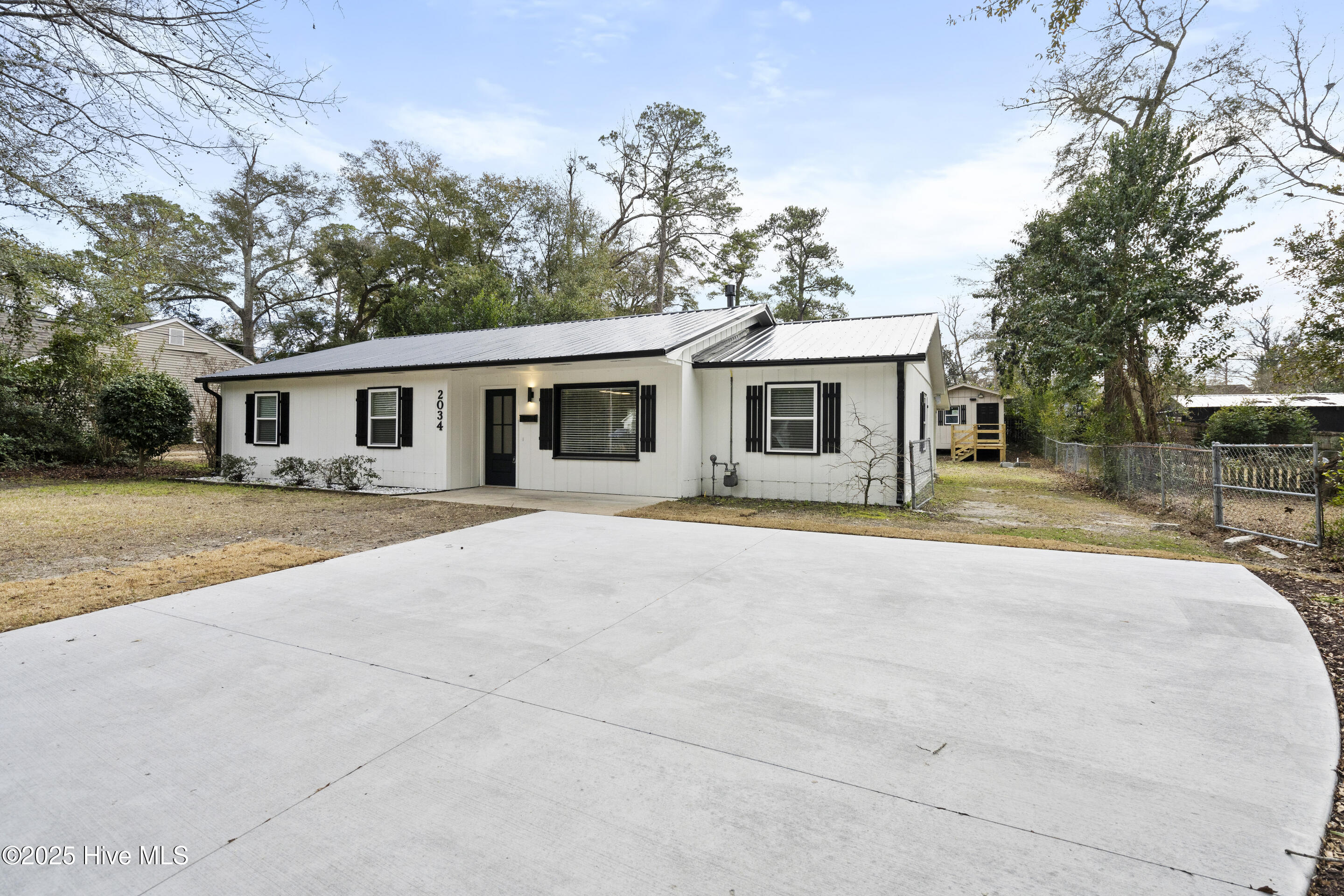2034 Shirley Road Property Photo 2