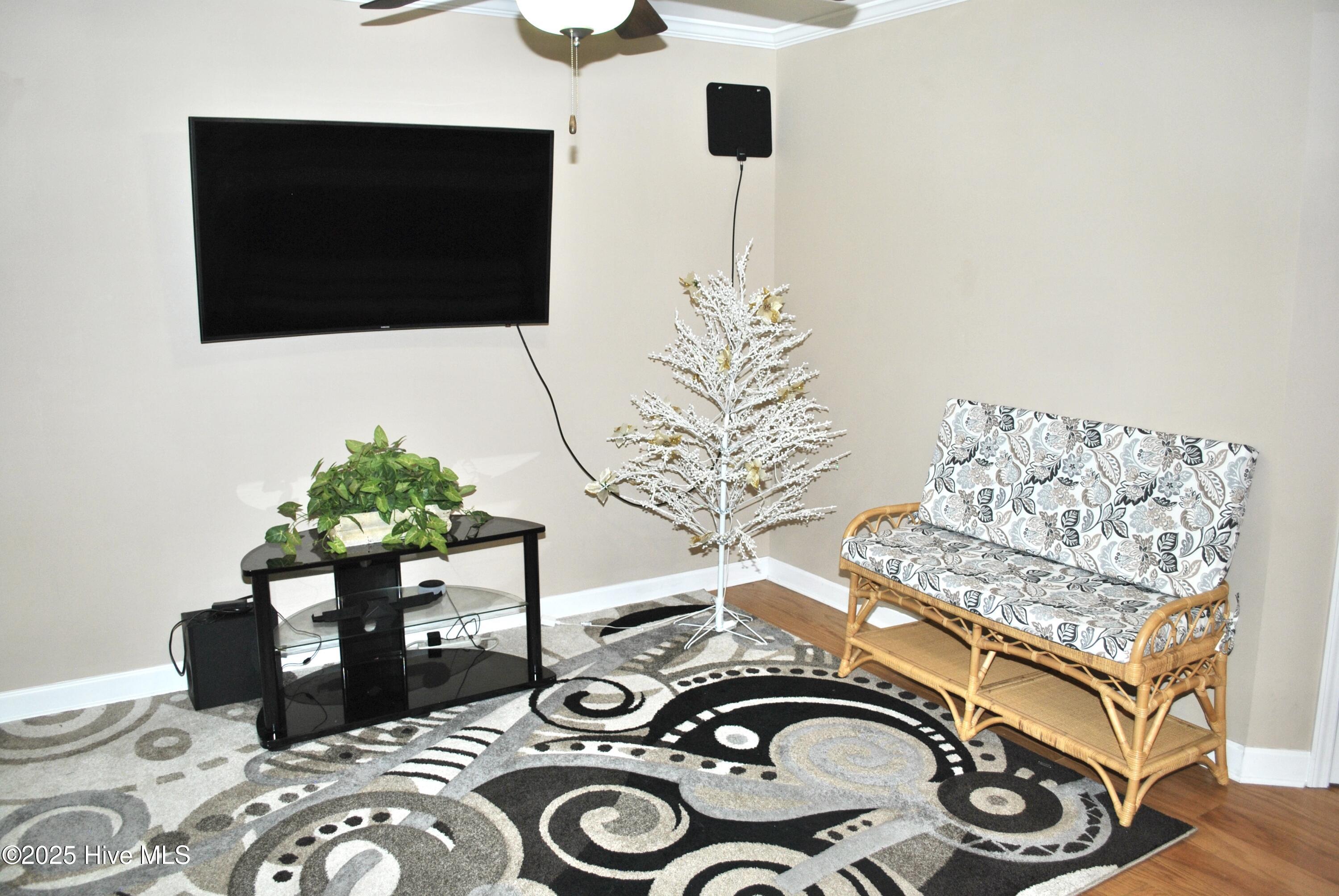 1091 Bridgeport Way Property Photo 2