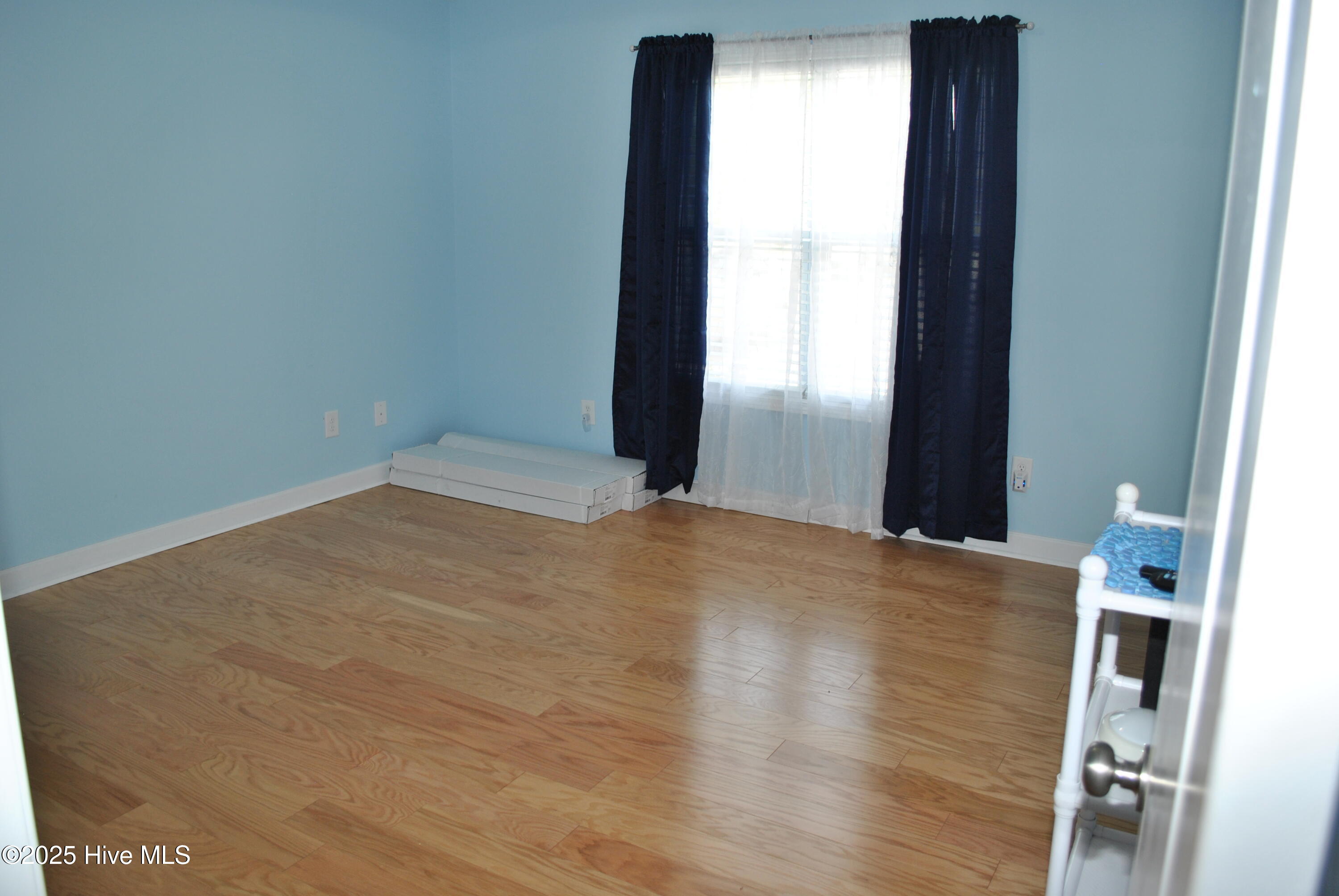 1091 Bridgeport Way Property Photo 4