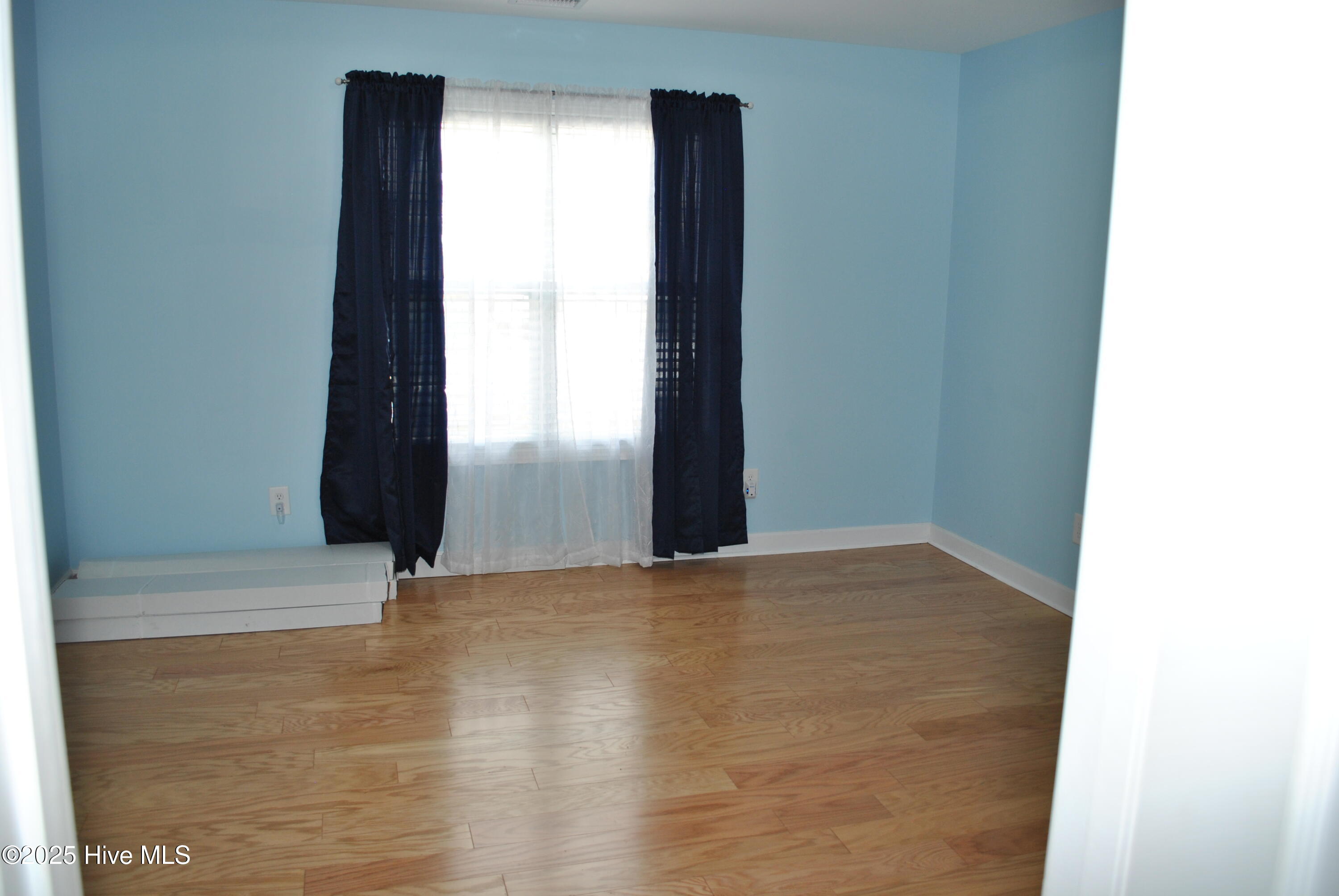 1091 Bridgeport Way Property Photo 5