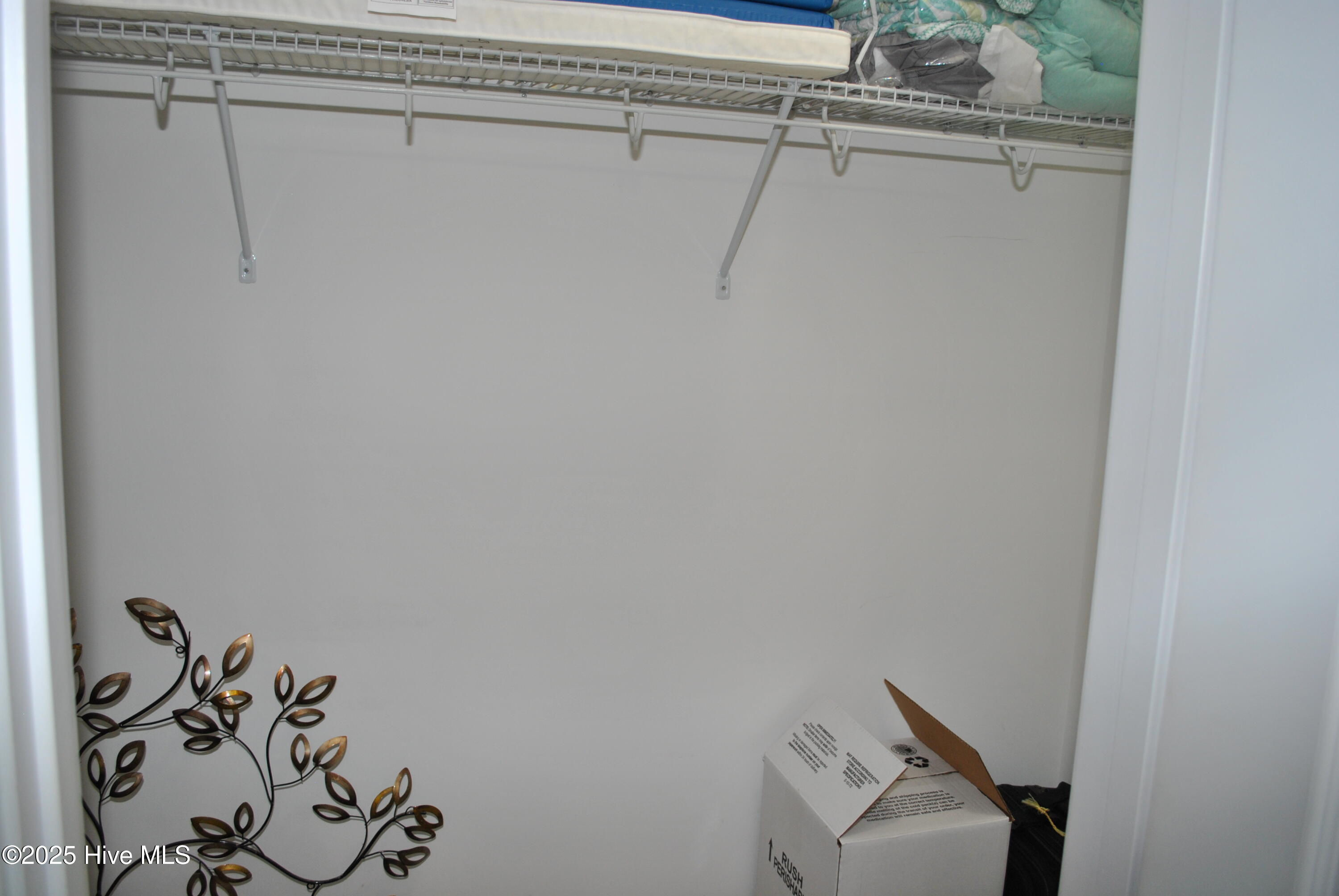 1091 Bridgeport Way Property Photo 6