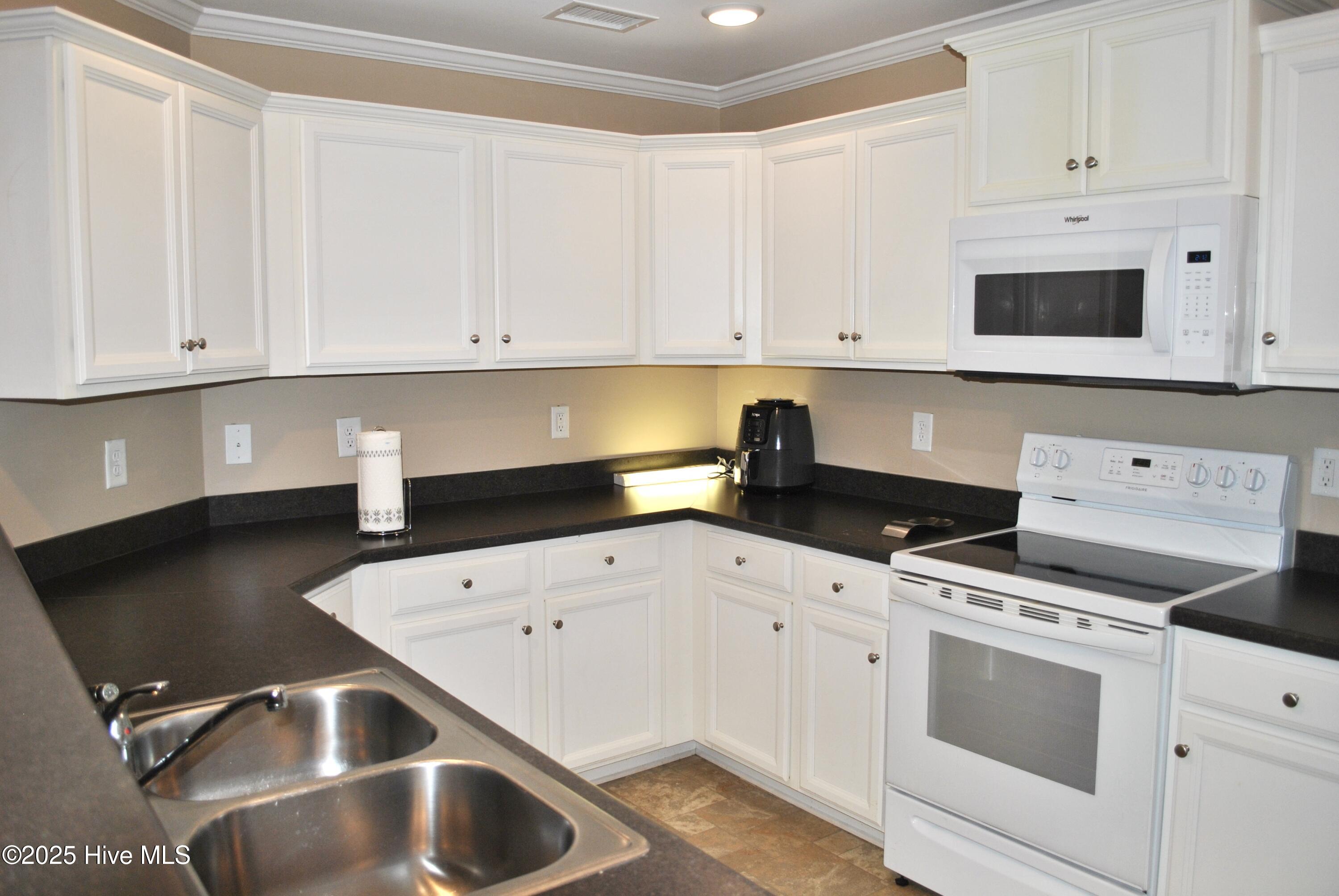 1091 Bridgeport Way Property Photo 14