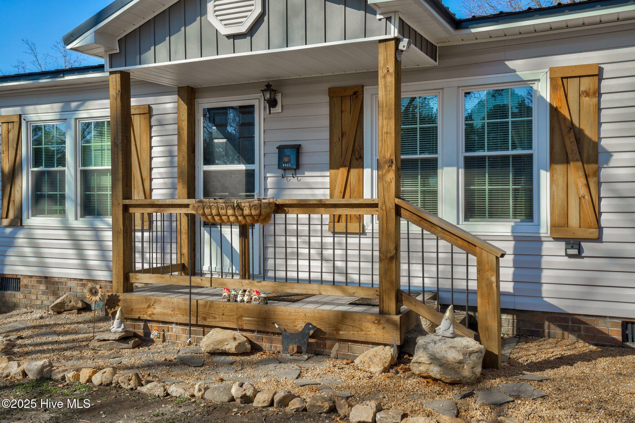4923 Highpoint Drive Property Photo 4
