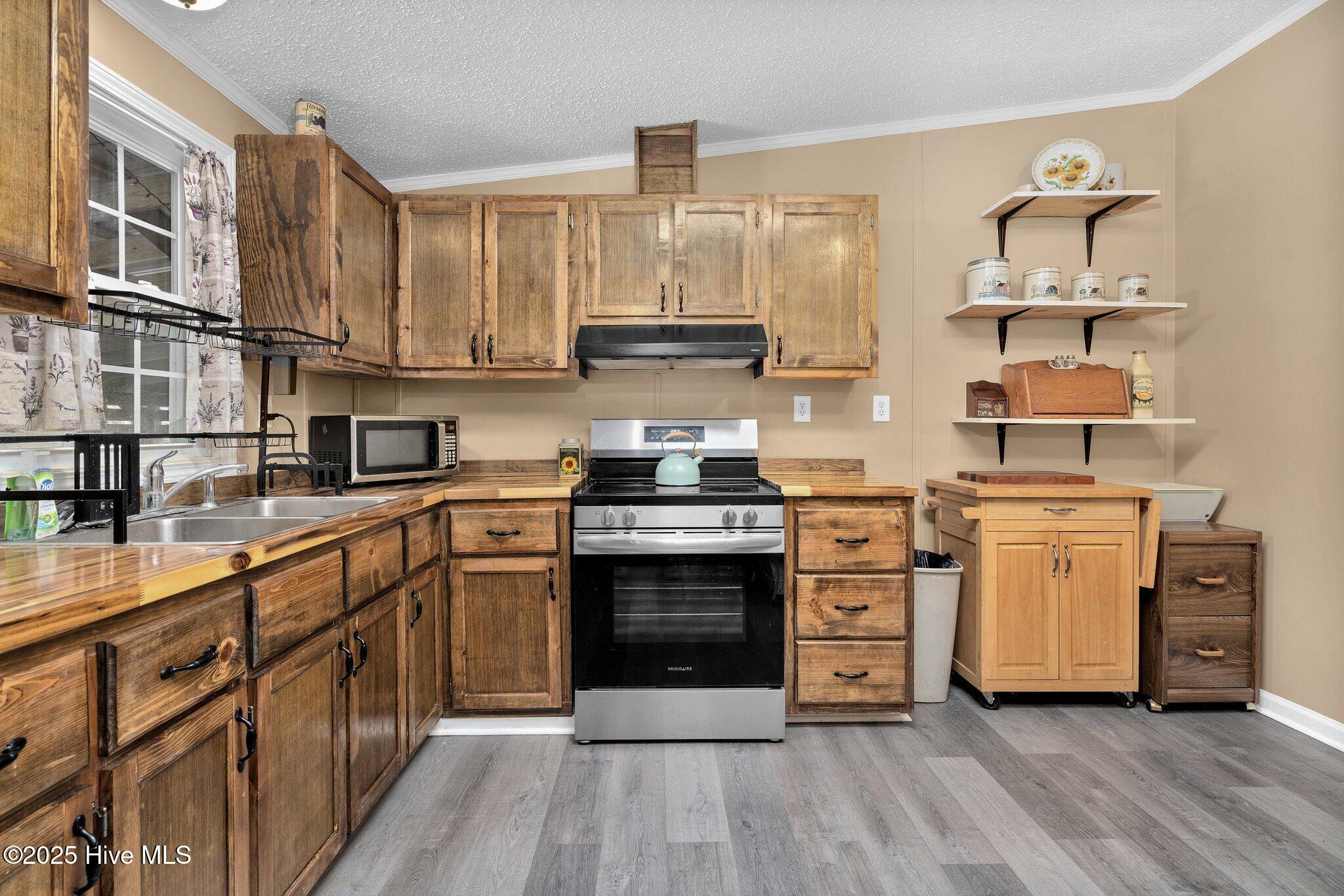 4923 Highpoint Drive Property Photo 12
