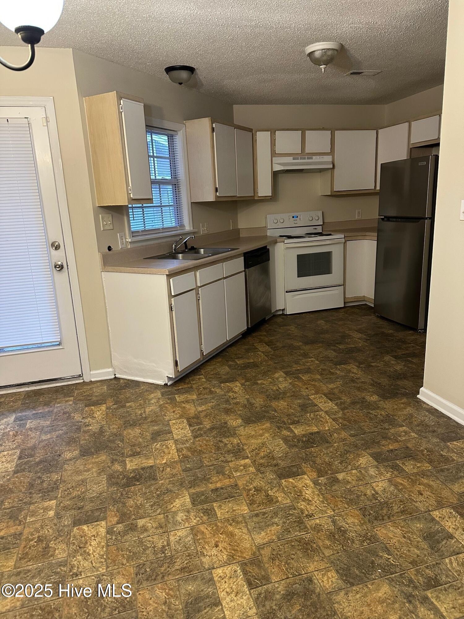 2507 Bluff View Court B Property Photo 5