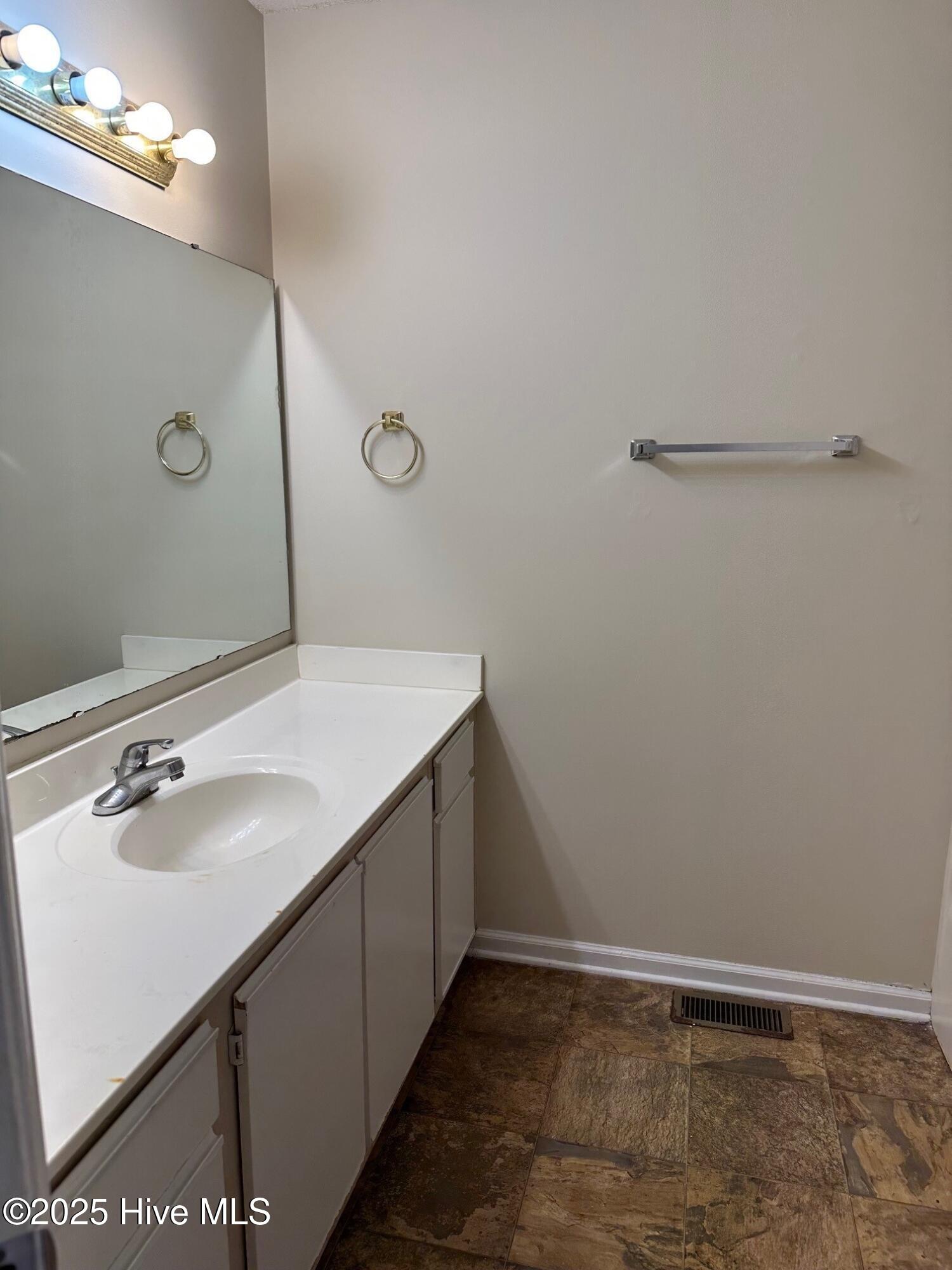 2507 Bluff View Court B Property Photo 12