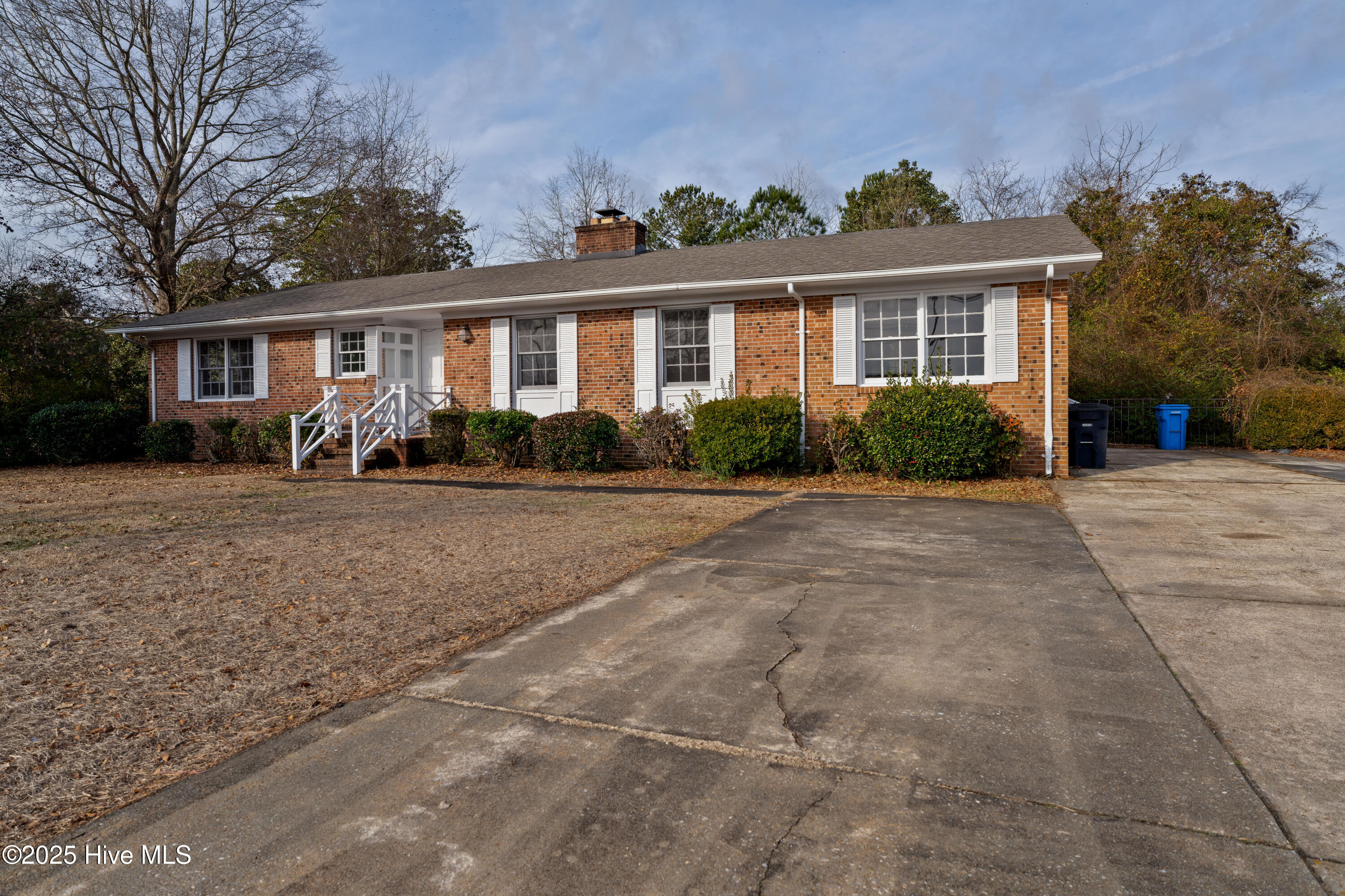 1007 Henderson Drive Property Photo 2