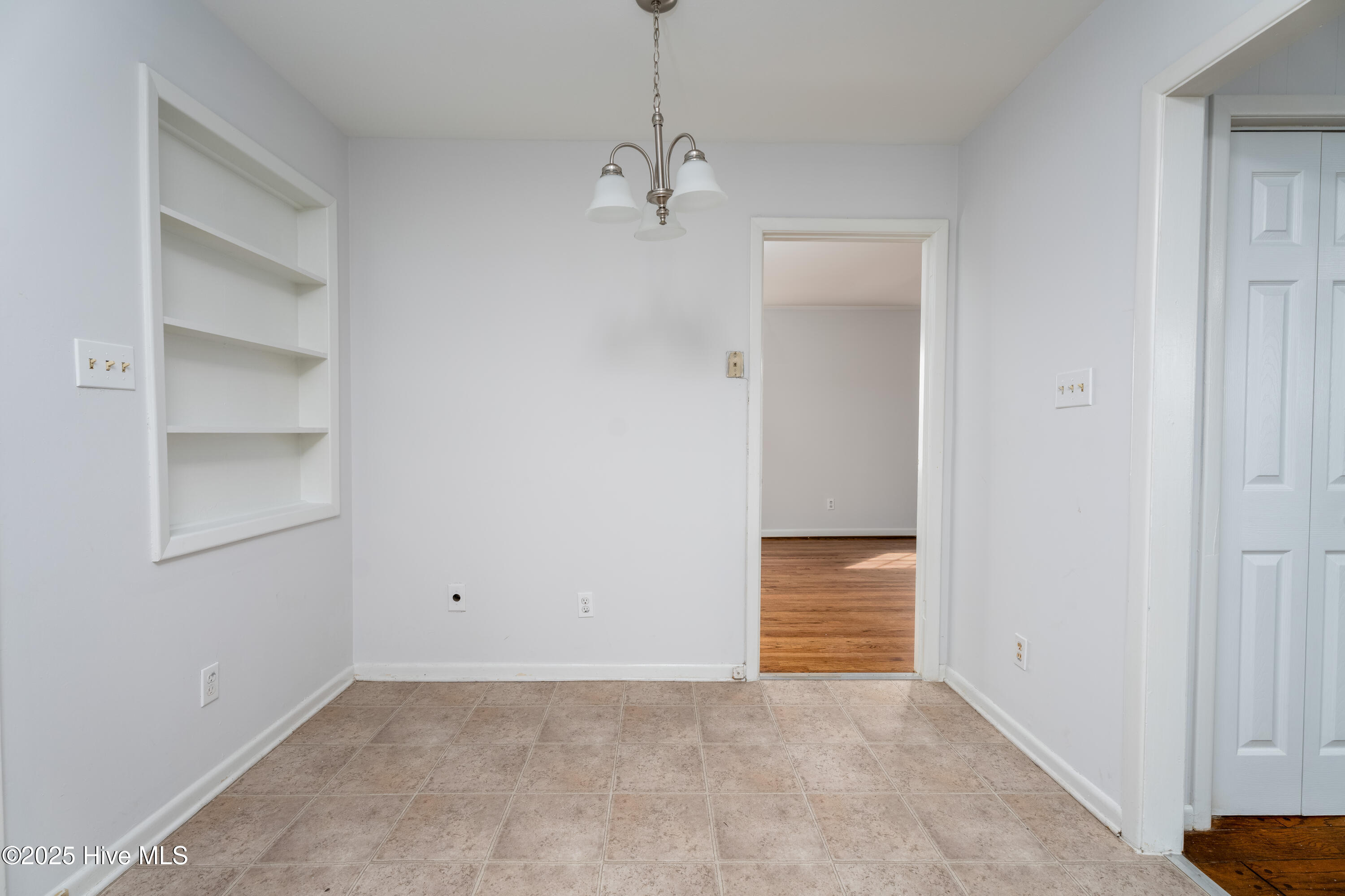 1007 Henderson Drive Property Photo 5