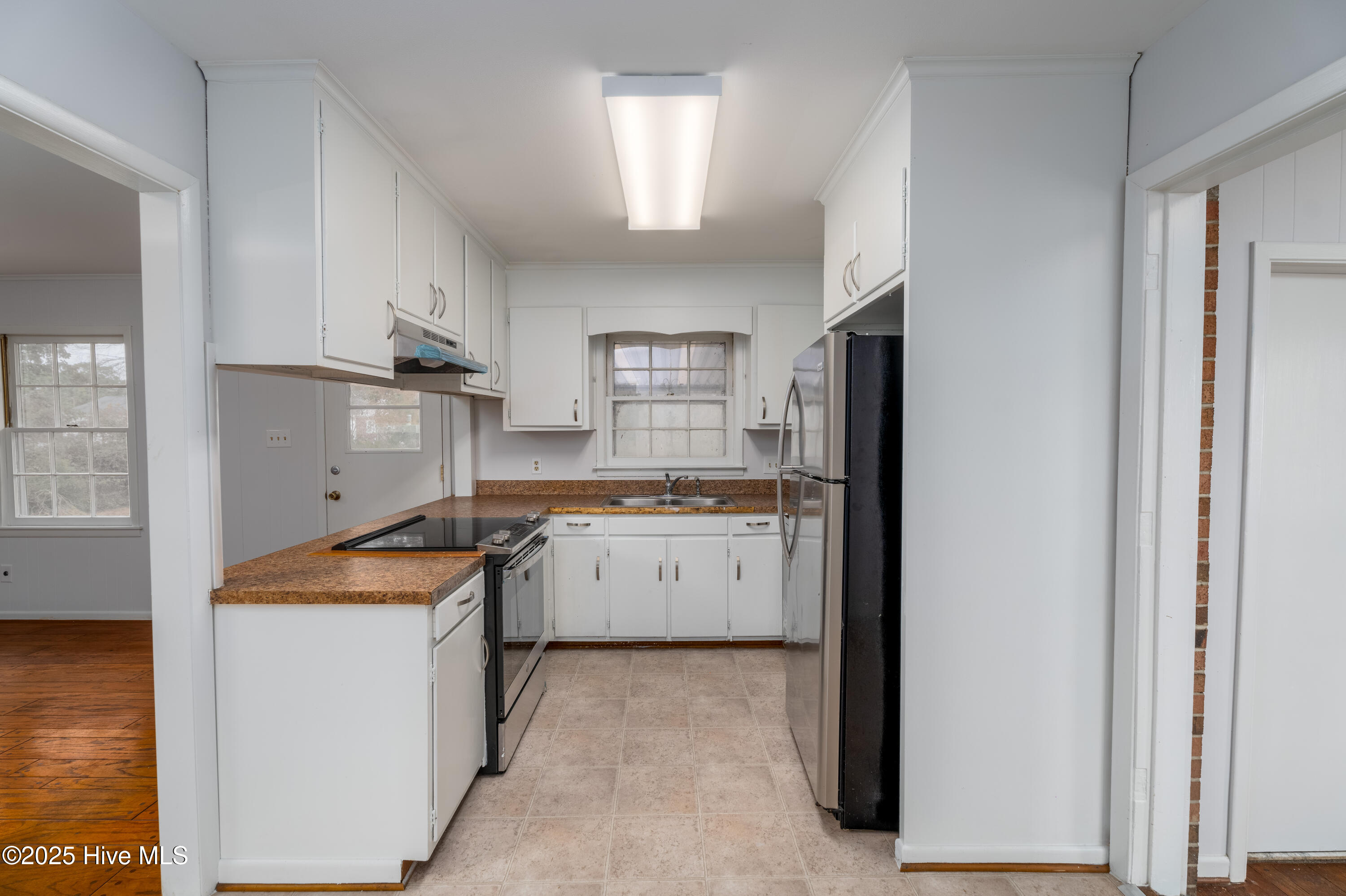 1007 Henderson Drive Property Photo 6
