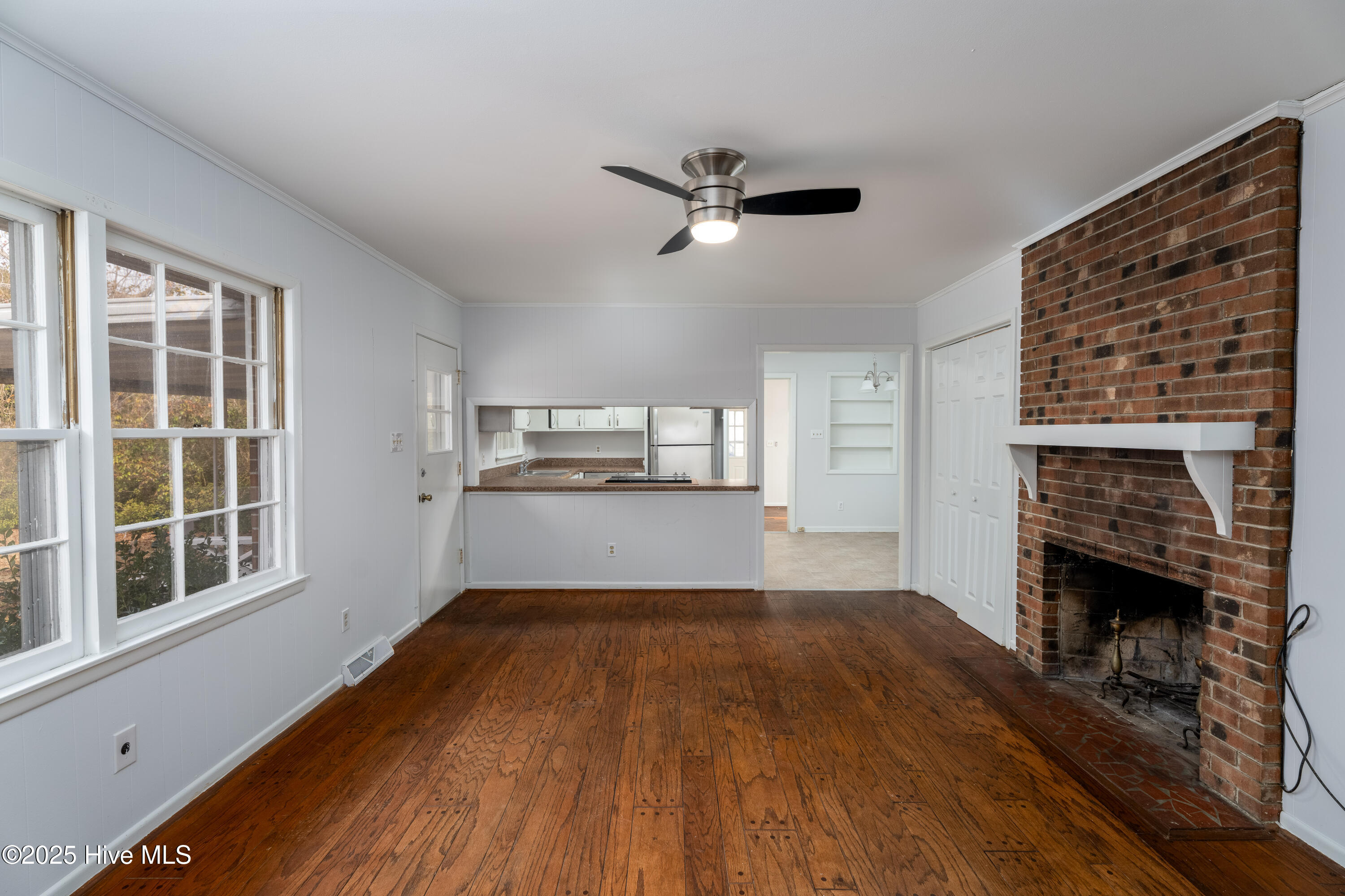1007 Henderson Drive Property Photo 8
