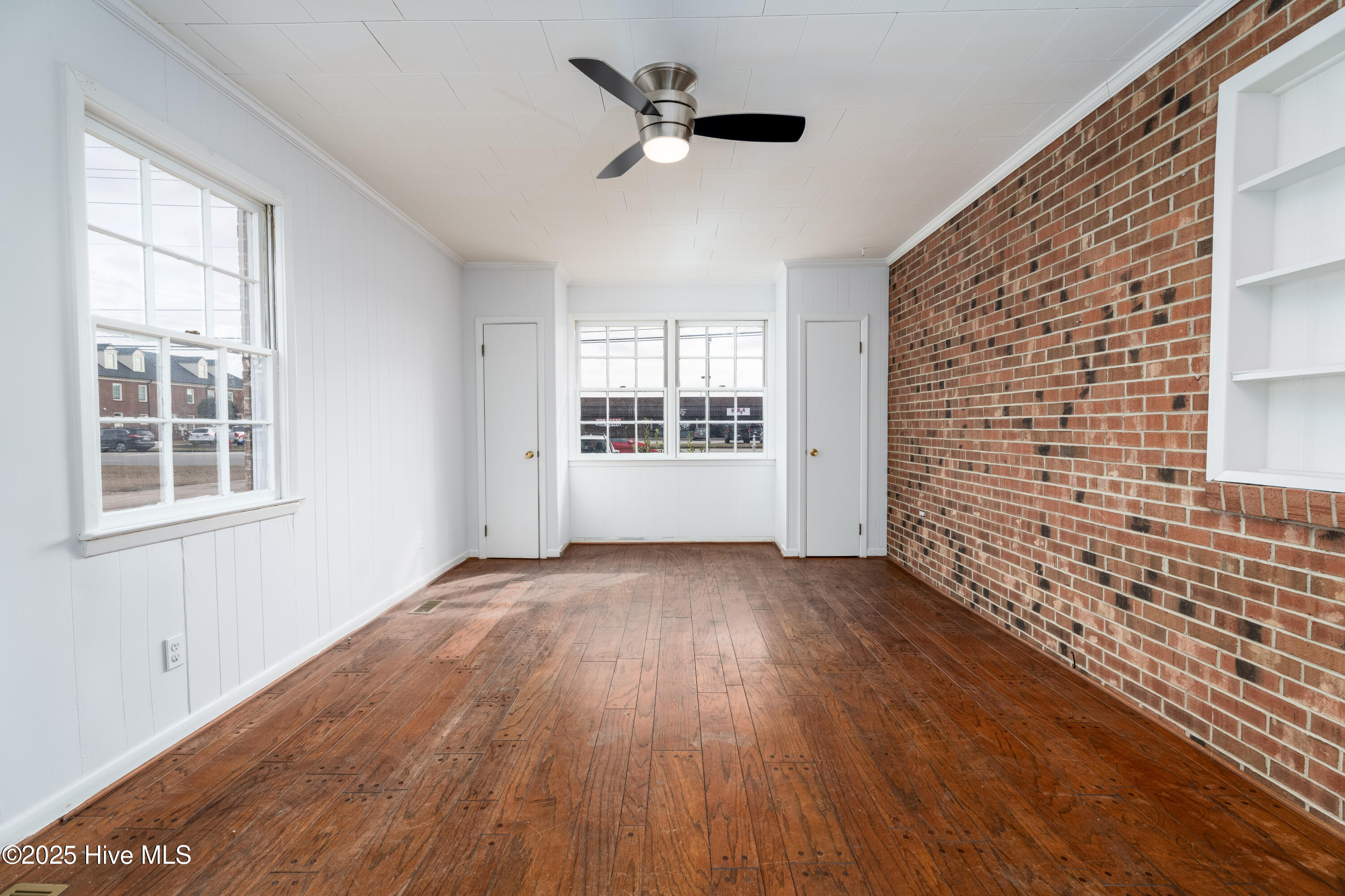 1007 Henderson Drive Property Photo 10