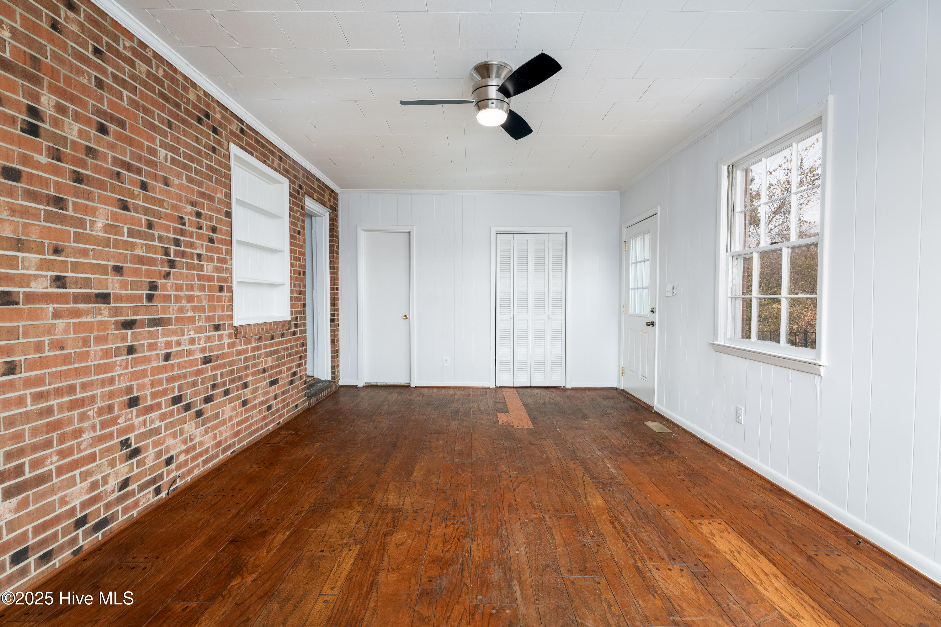 1007 Henderson Drive Property Photo 11