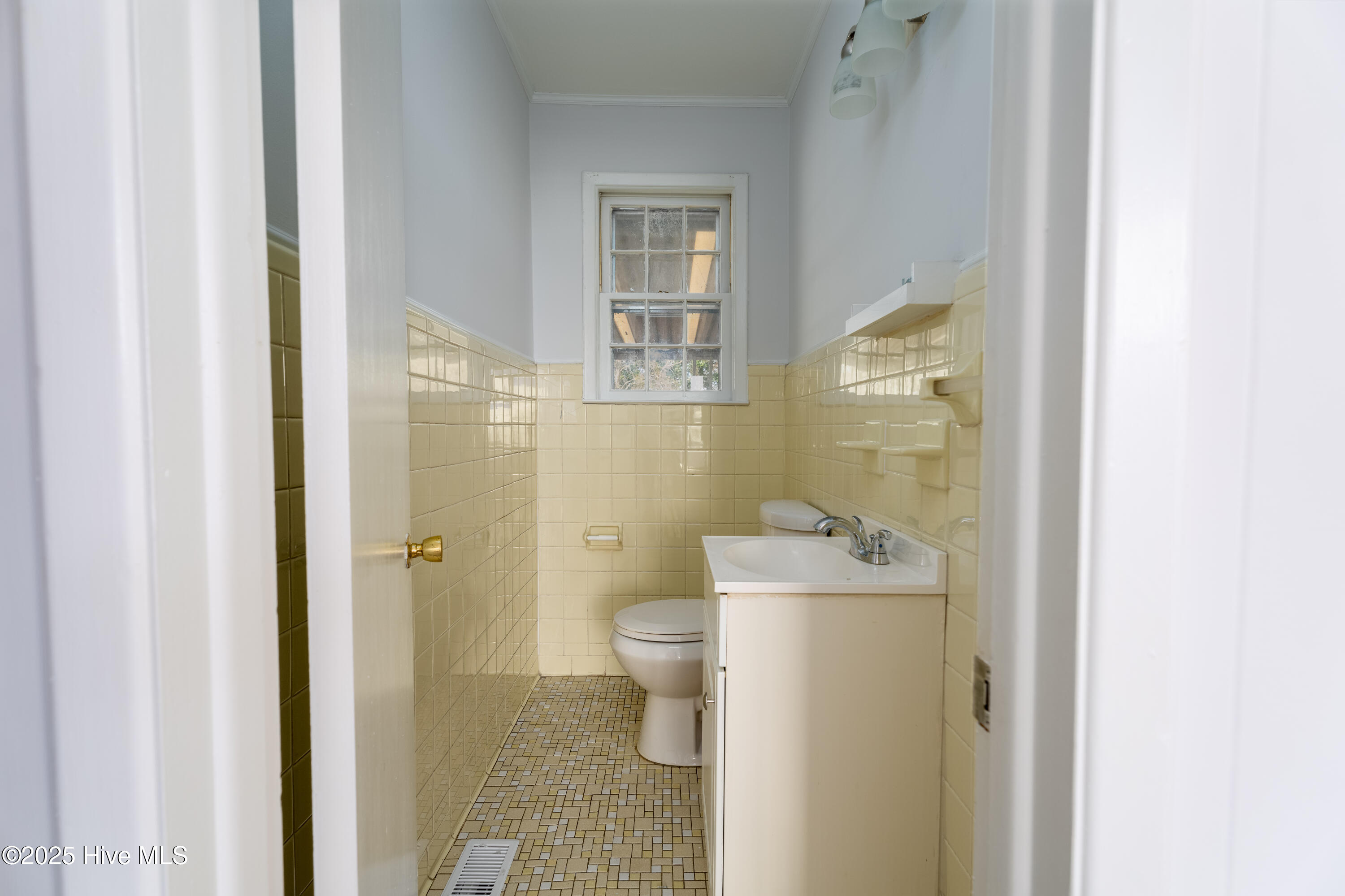 1007 Henderson Drive Property Photo 12