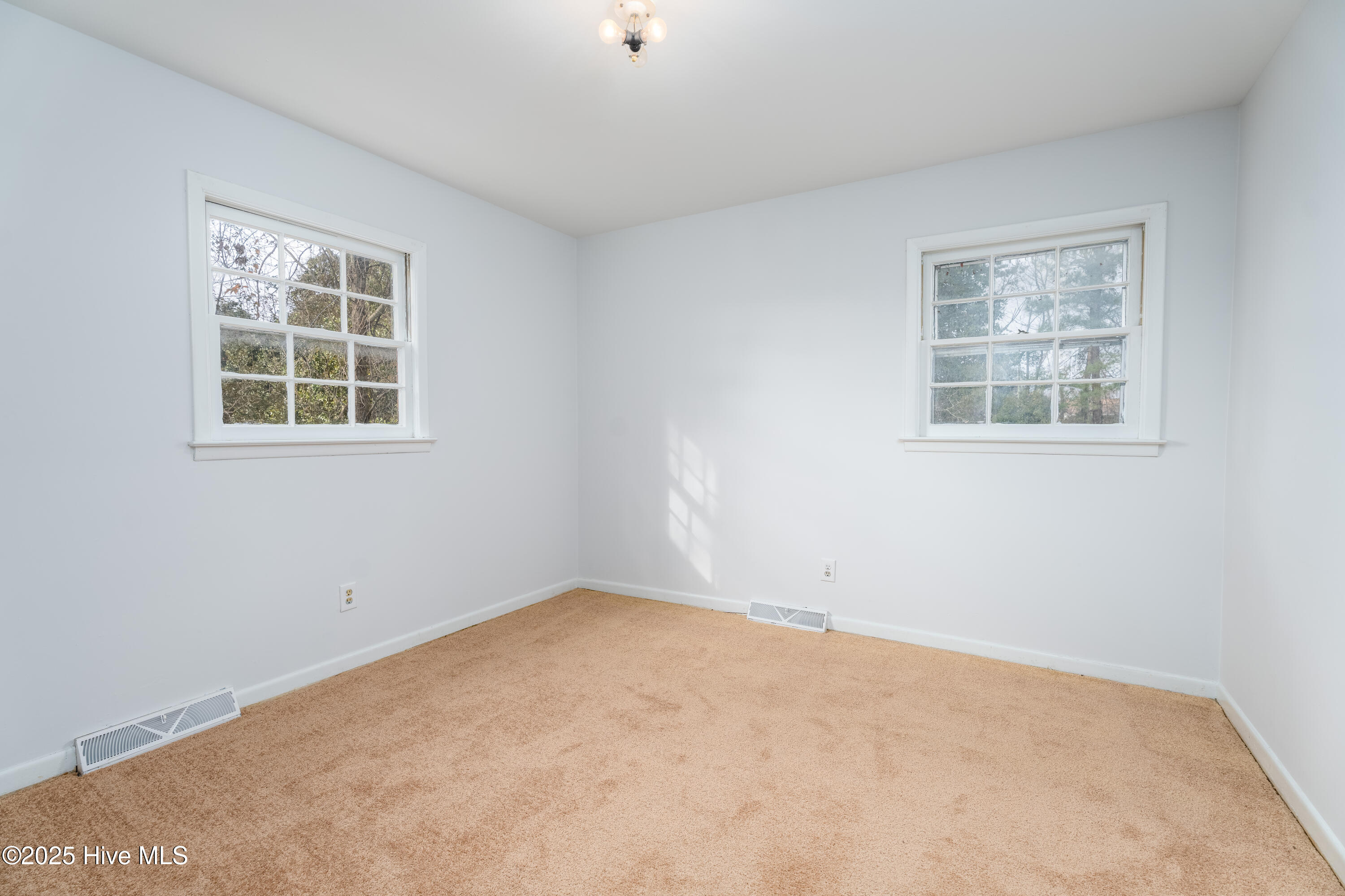 1007 Henderson Drive Property Photo 13