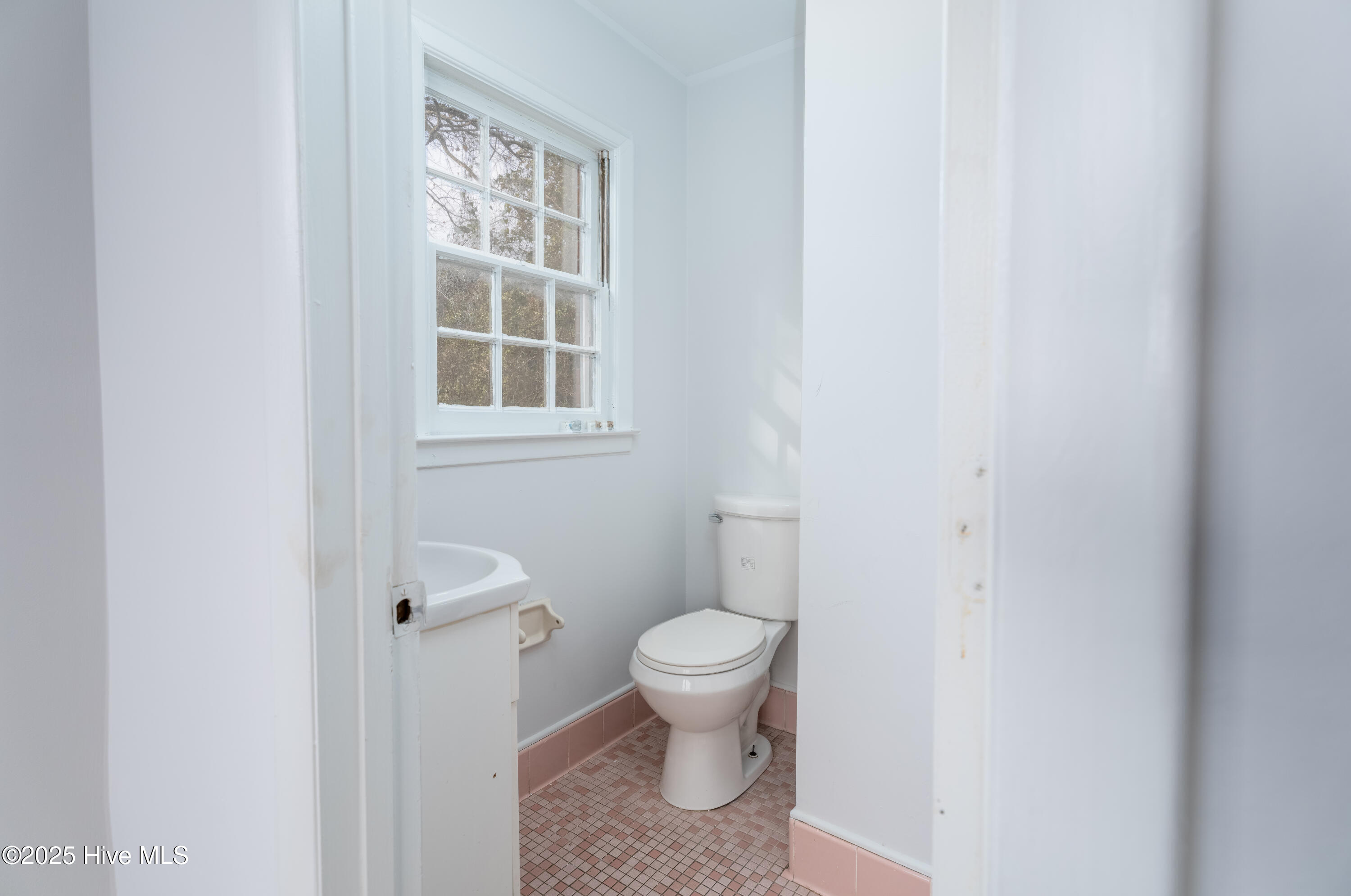 1007 Henderson Drive Property Photo 21