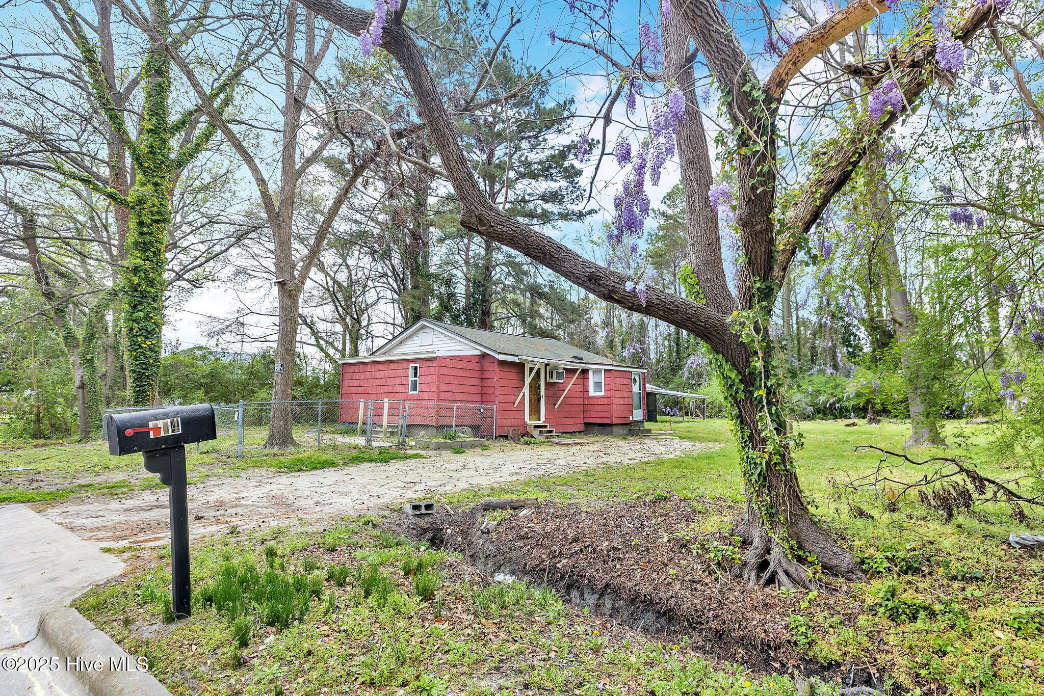 114 W Washington Street Property Photo