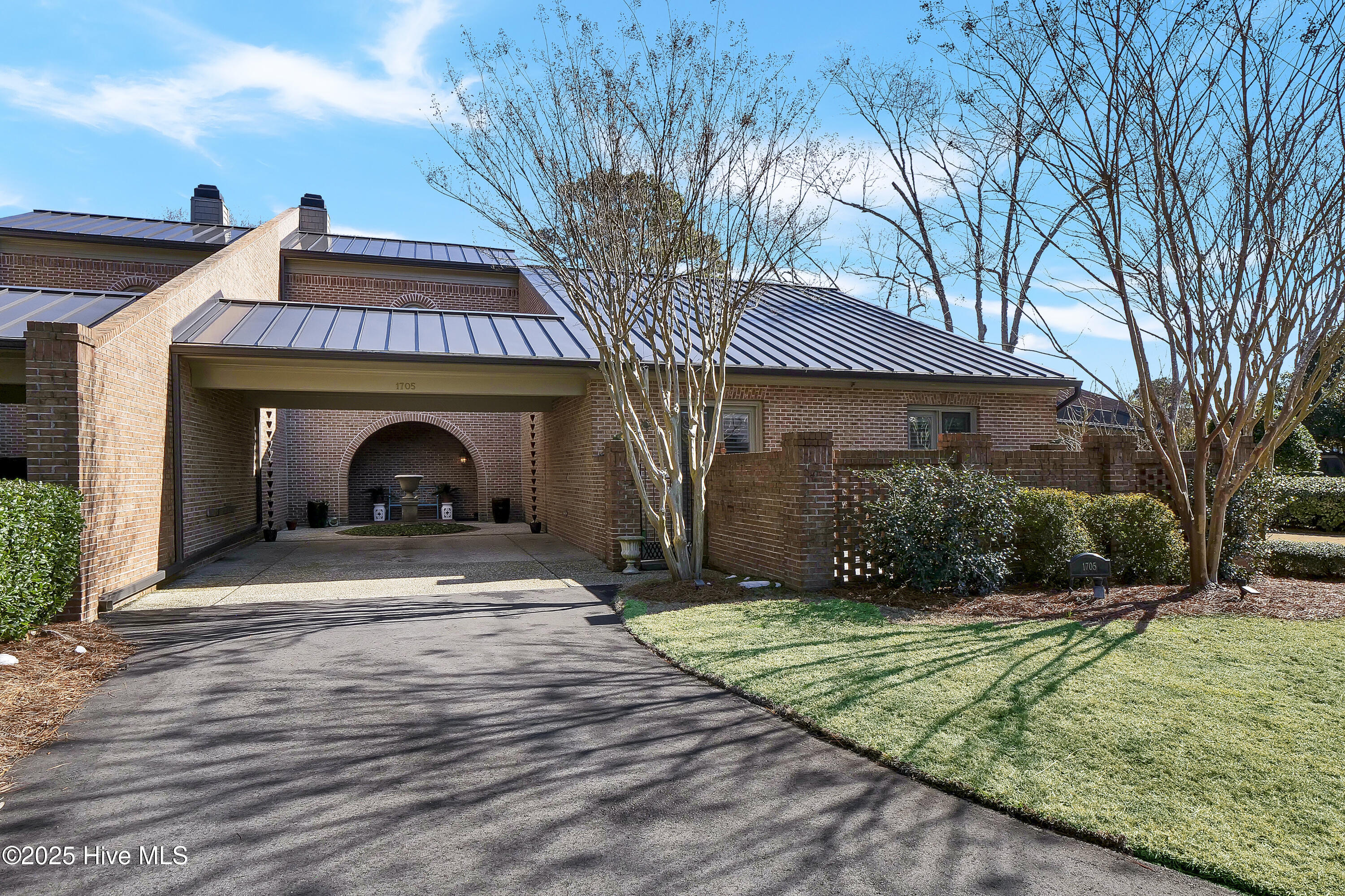 1705 Signature Place Property Photo 2