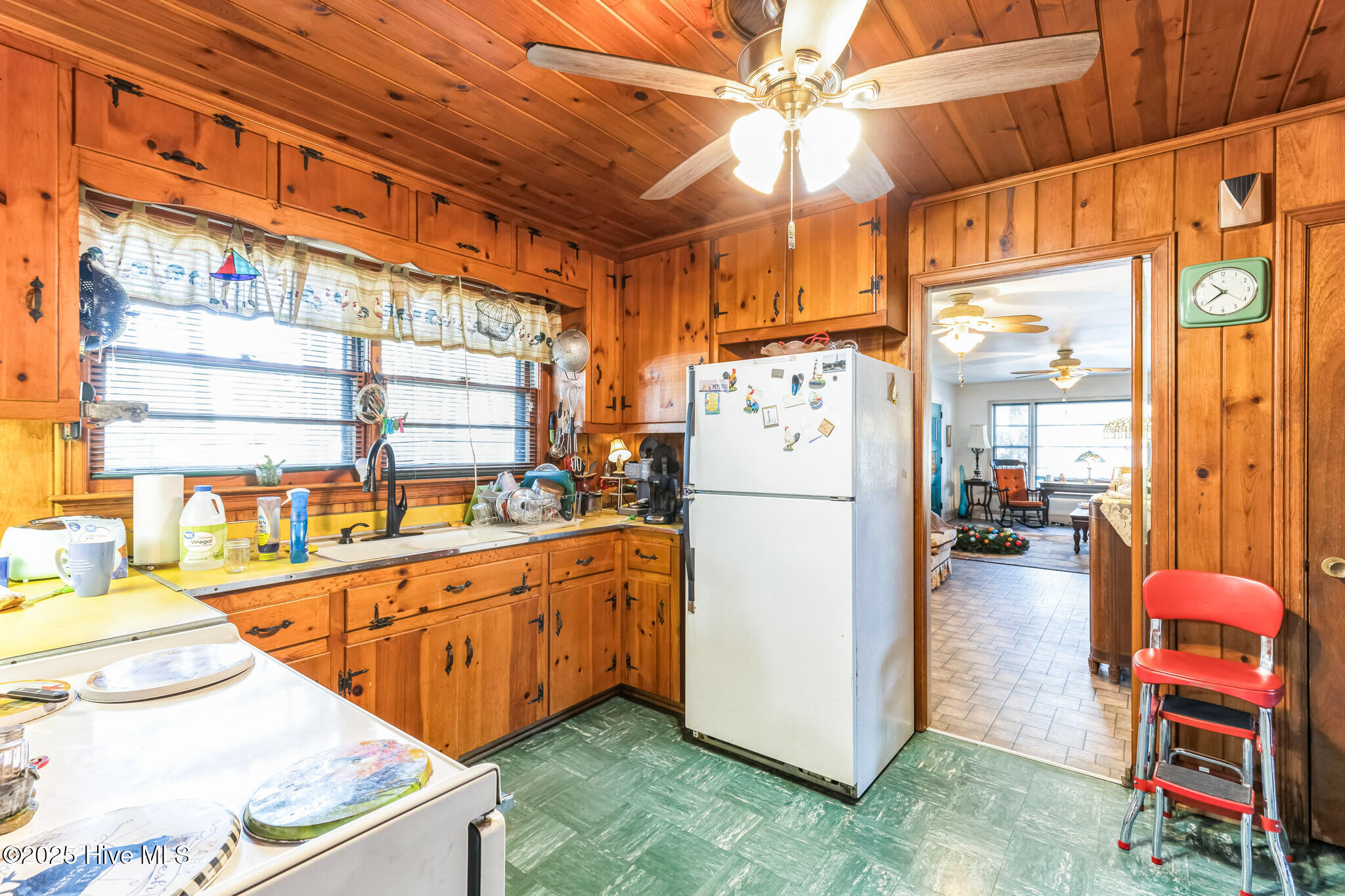 2502 N Barker Street Property Photo 3