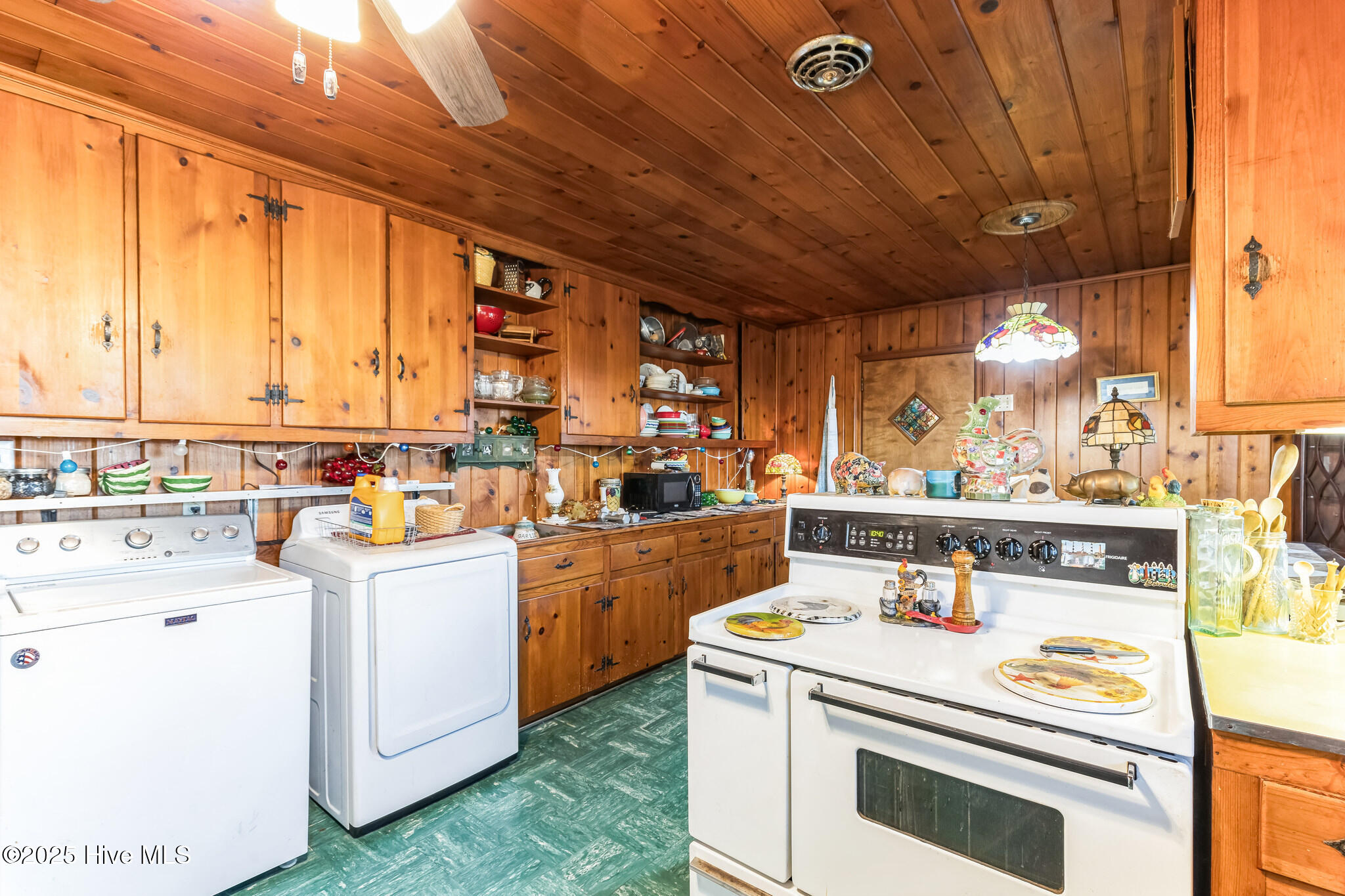 2502 N Barker Street Property Photo 4