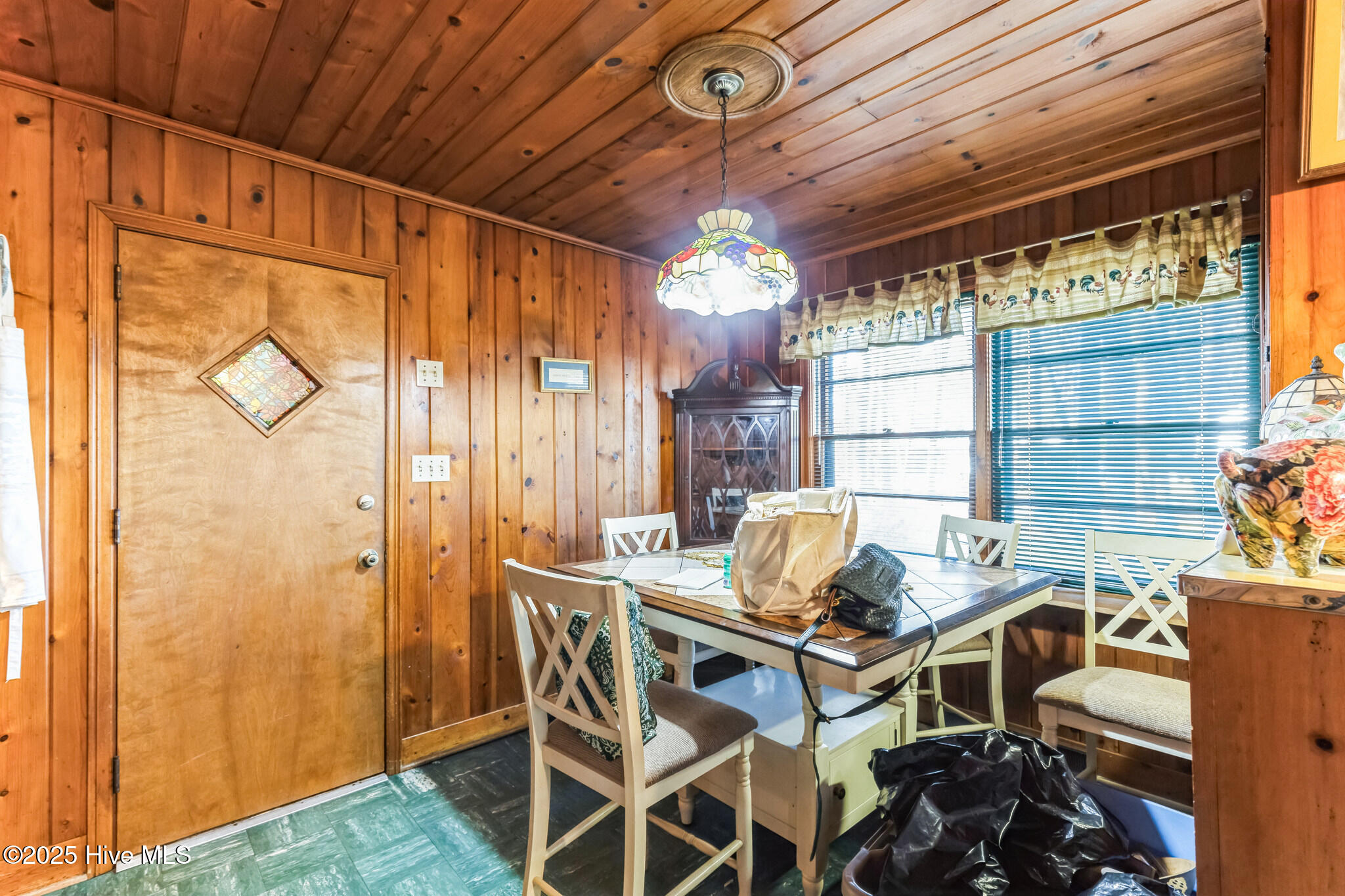 2502 N Barker Street Property Photo 6