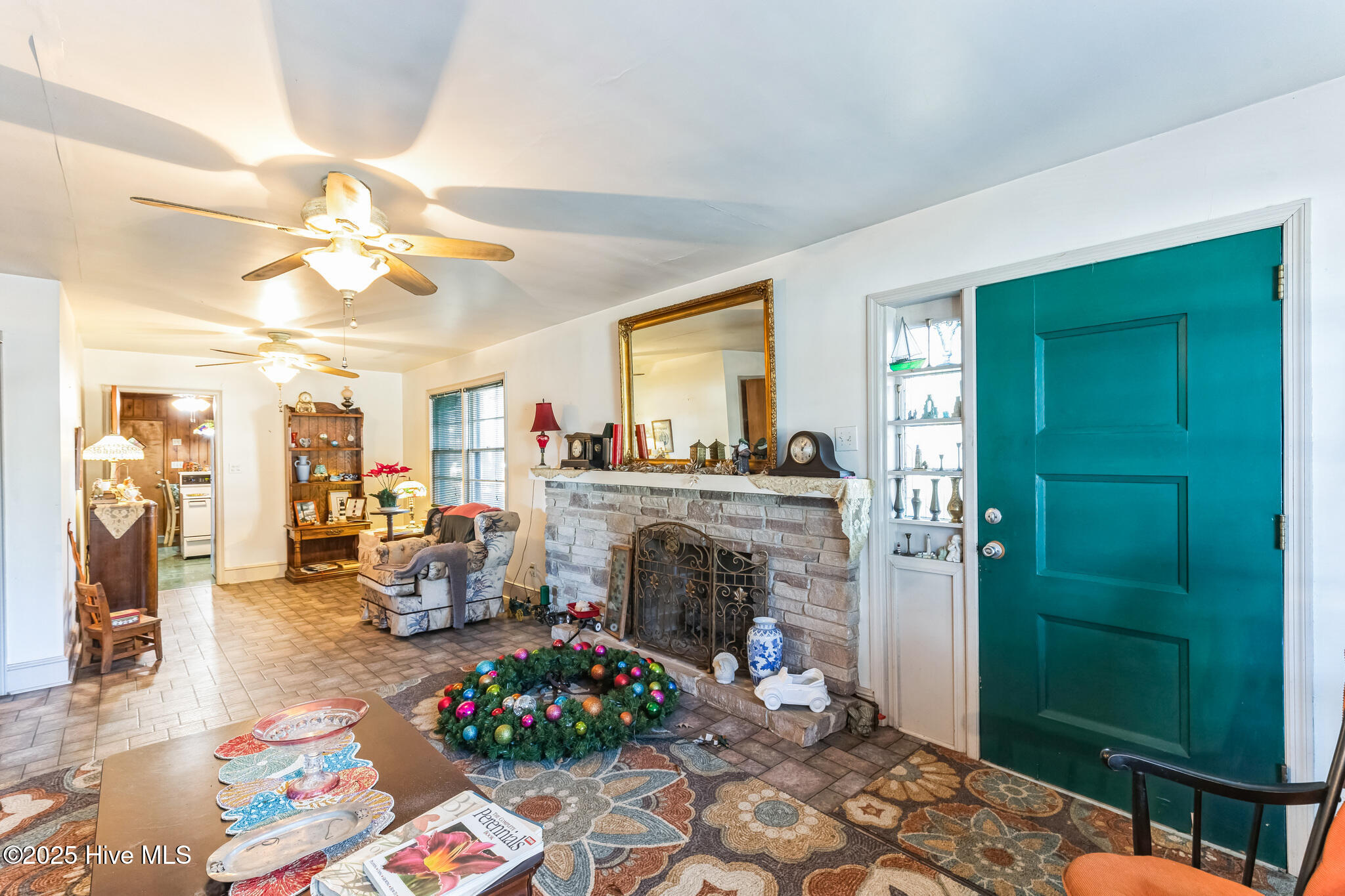 2502 N Barker Street Property Photo 7