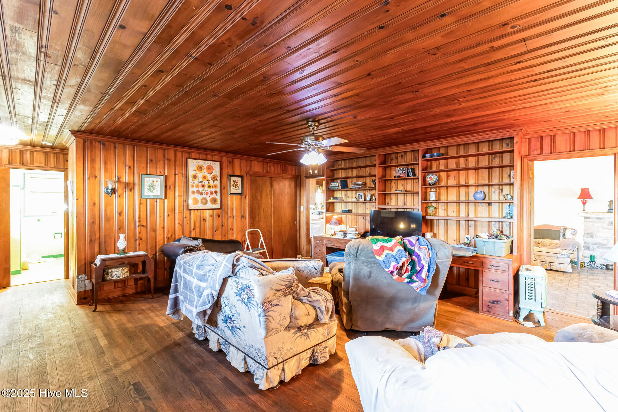 2502 N Barker Street Property Photo 10