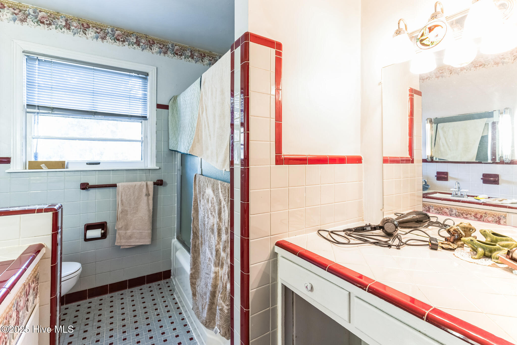 2502 N Barker Street Property Photo 11