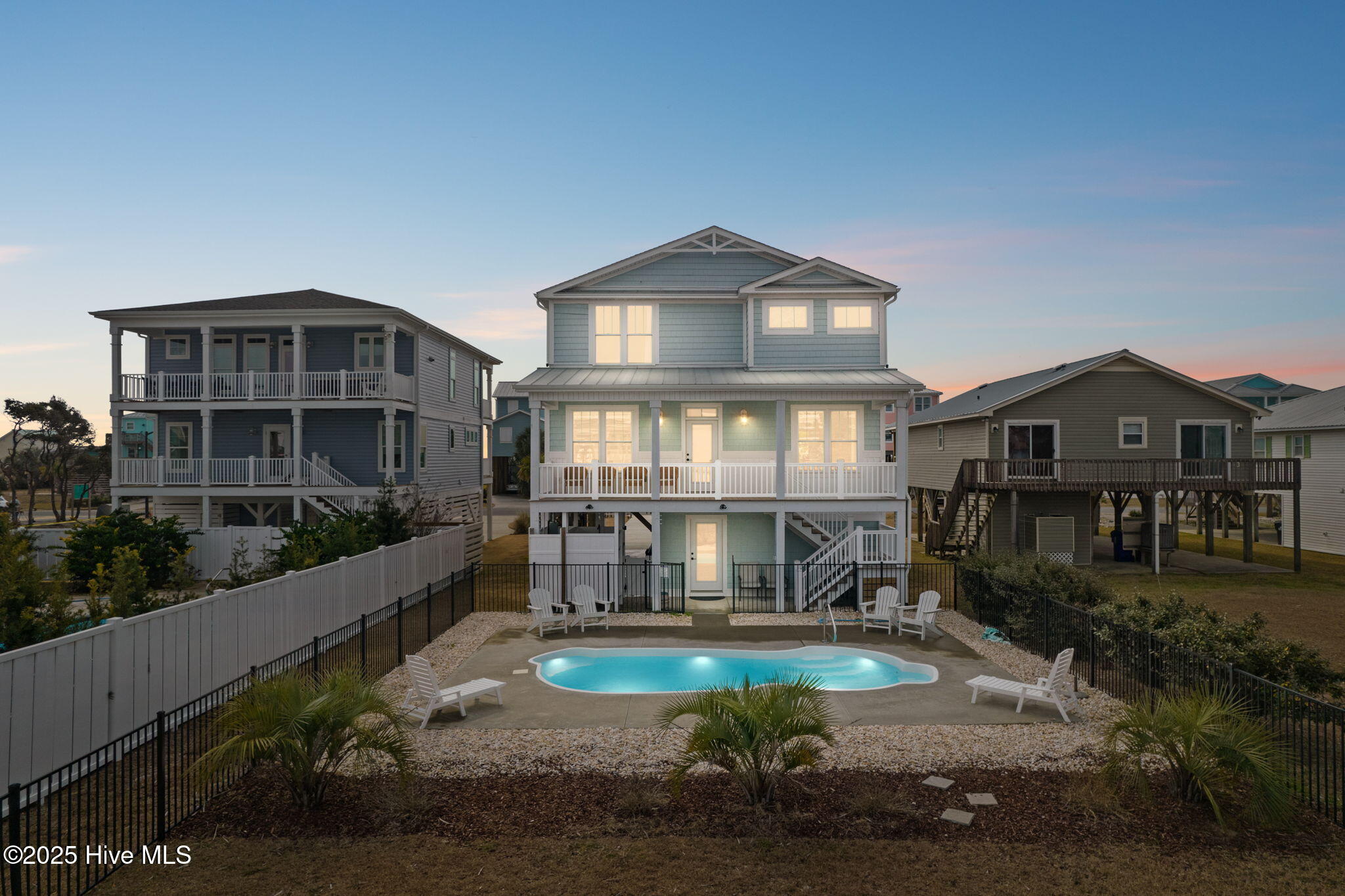 3228 E Dolphin Drive Property Photo 1