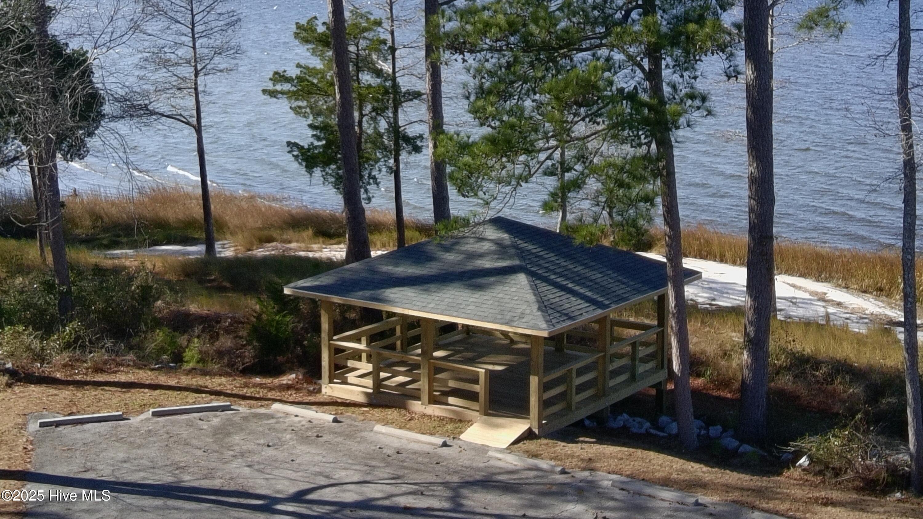 124 Little Creek Drive Property Photo 6