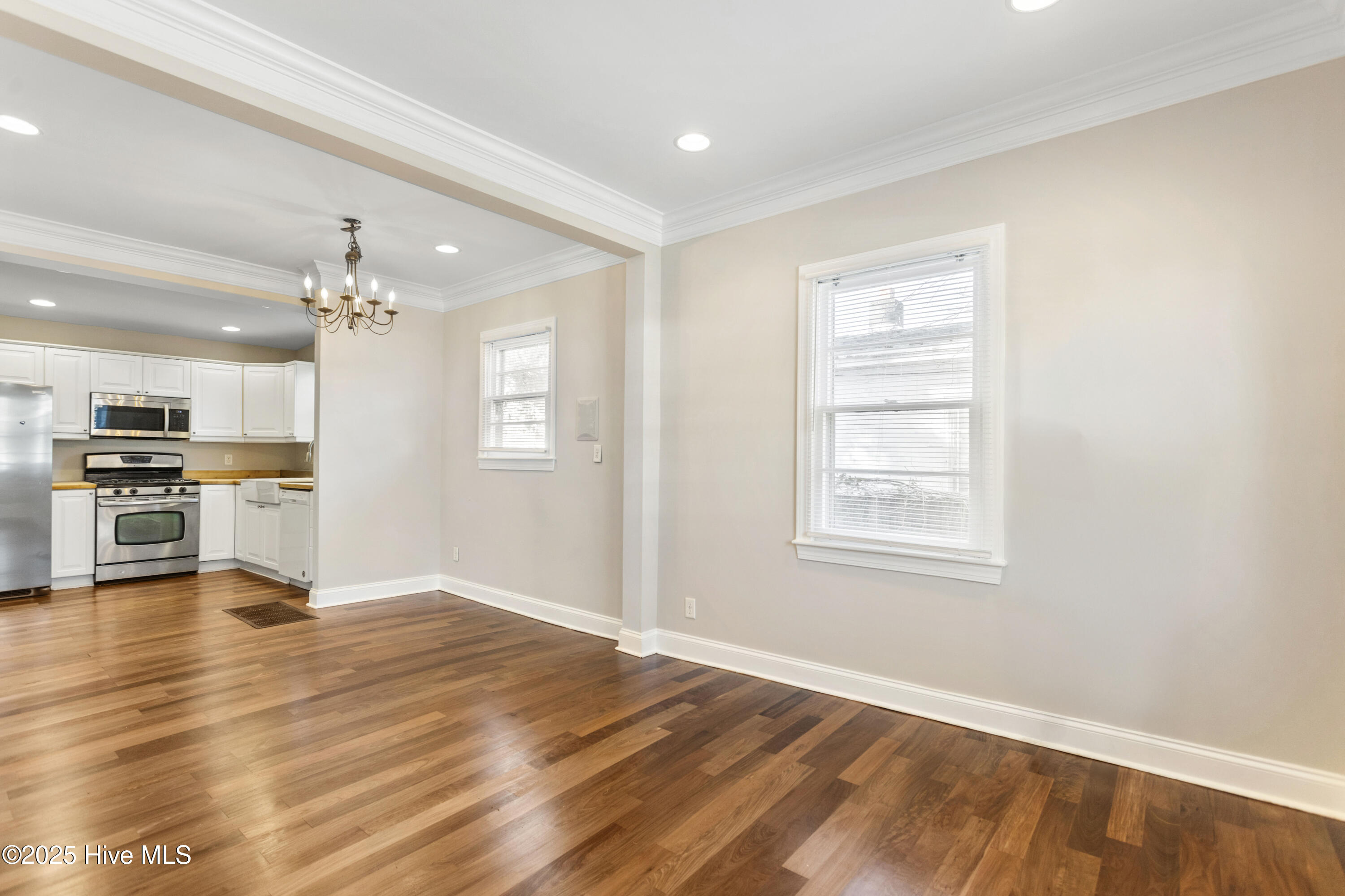 714 Ann Street Property Photo 3