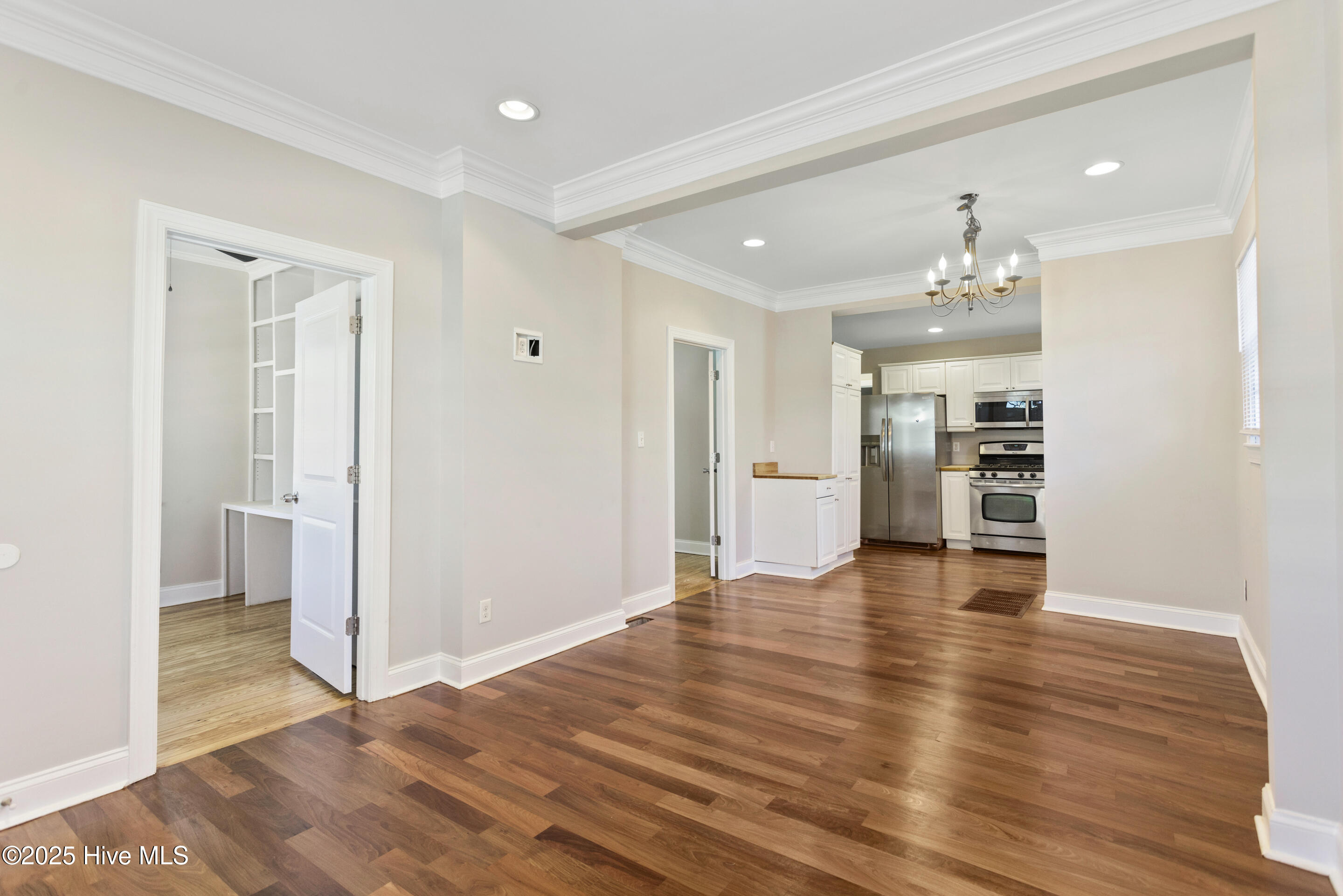 714 Ann Street Property Photo 4