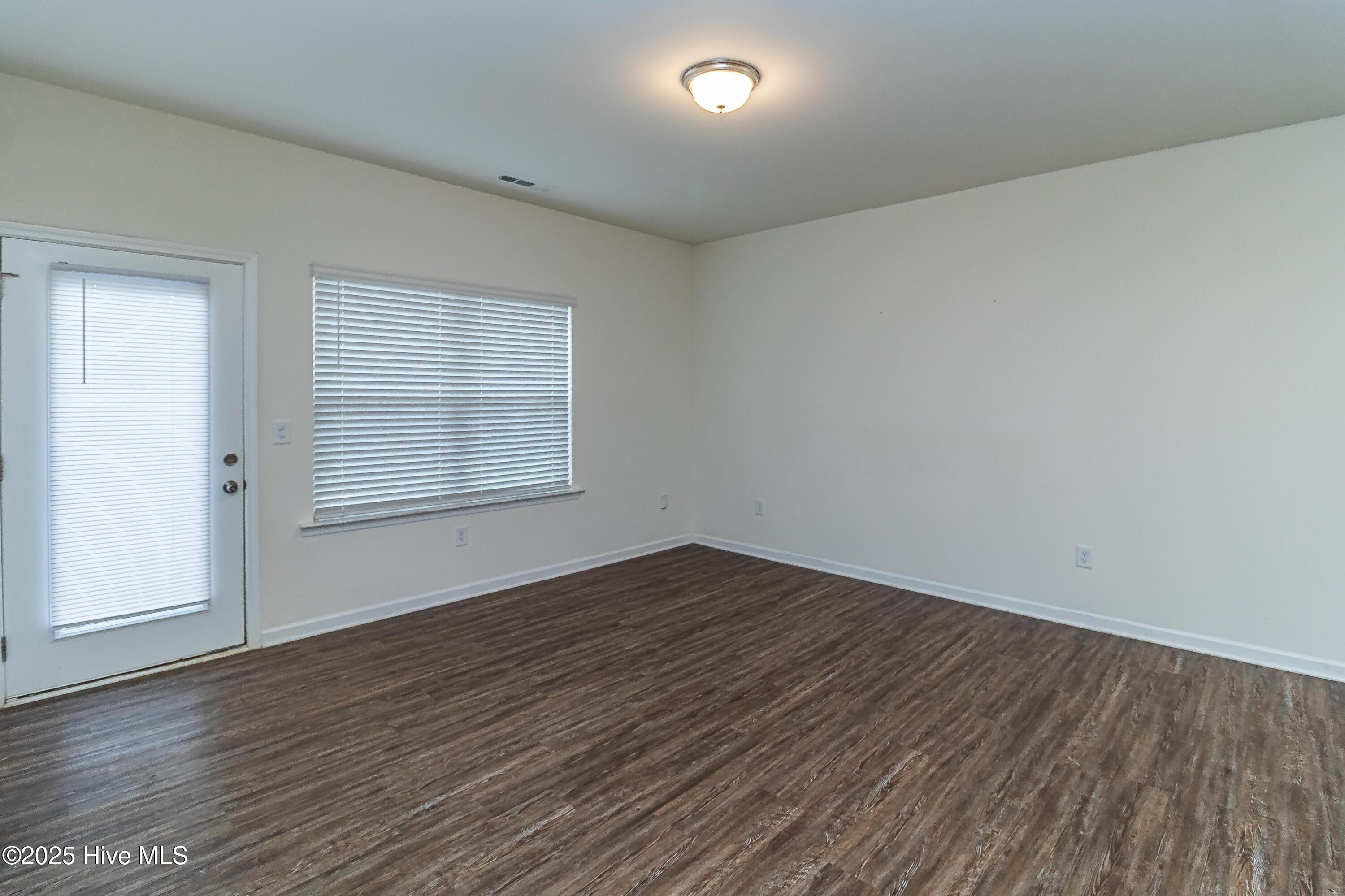 312 Settlers Pointe Drive Property Photo 4