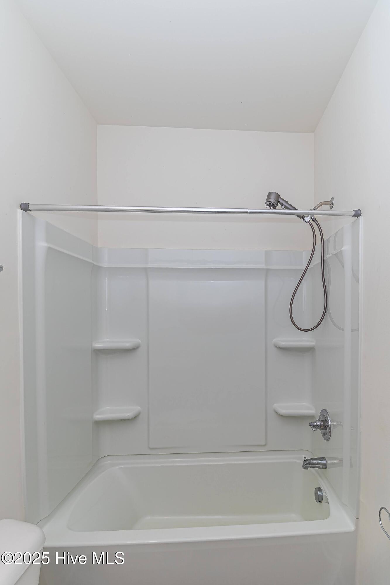 312 Settlers Pointe Drive Property Photo 13
