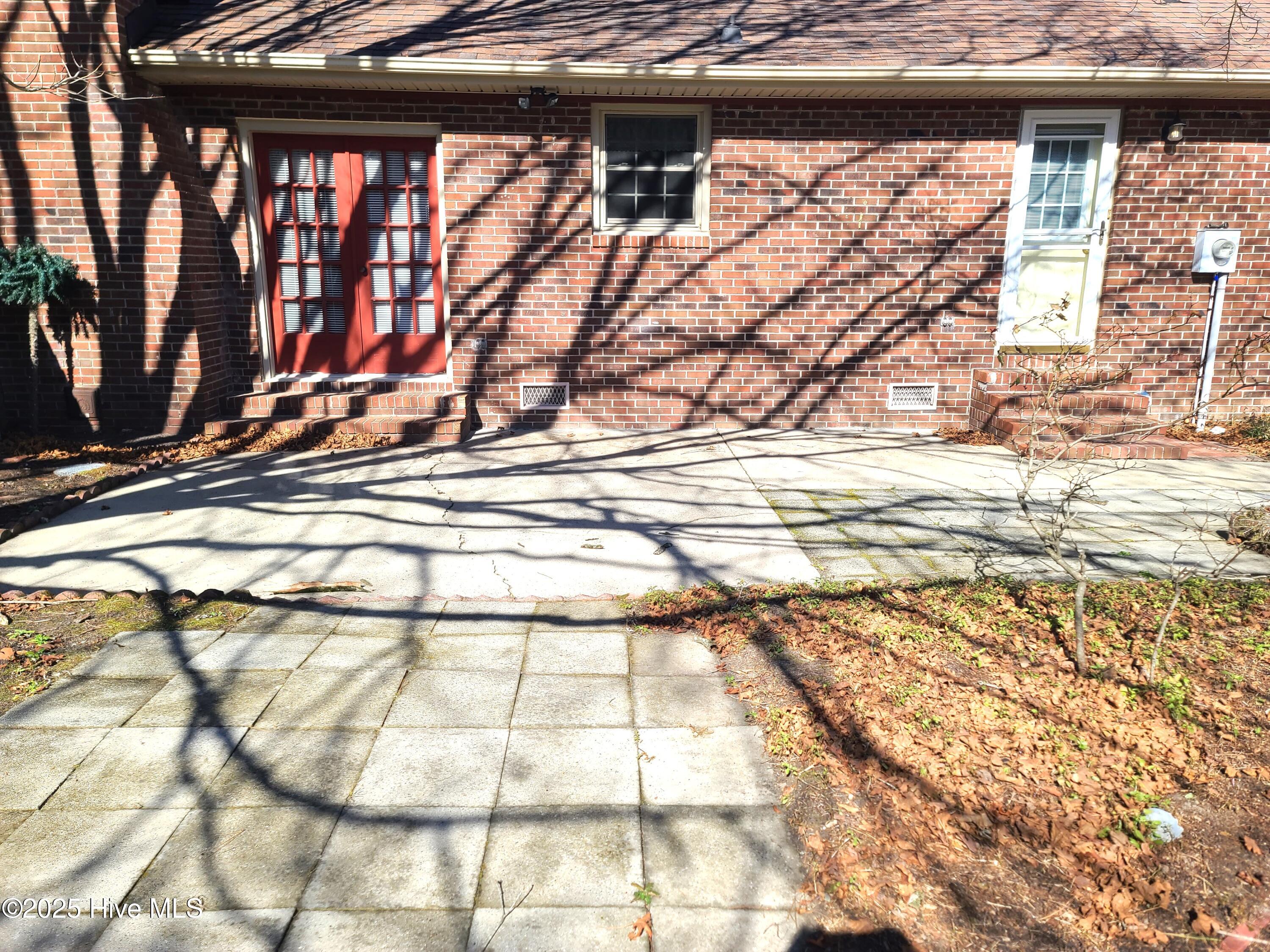 2011 Country Squire Road Property Photo 3