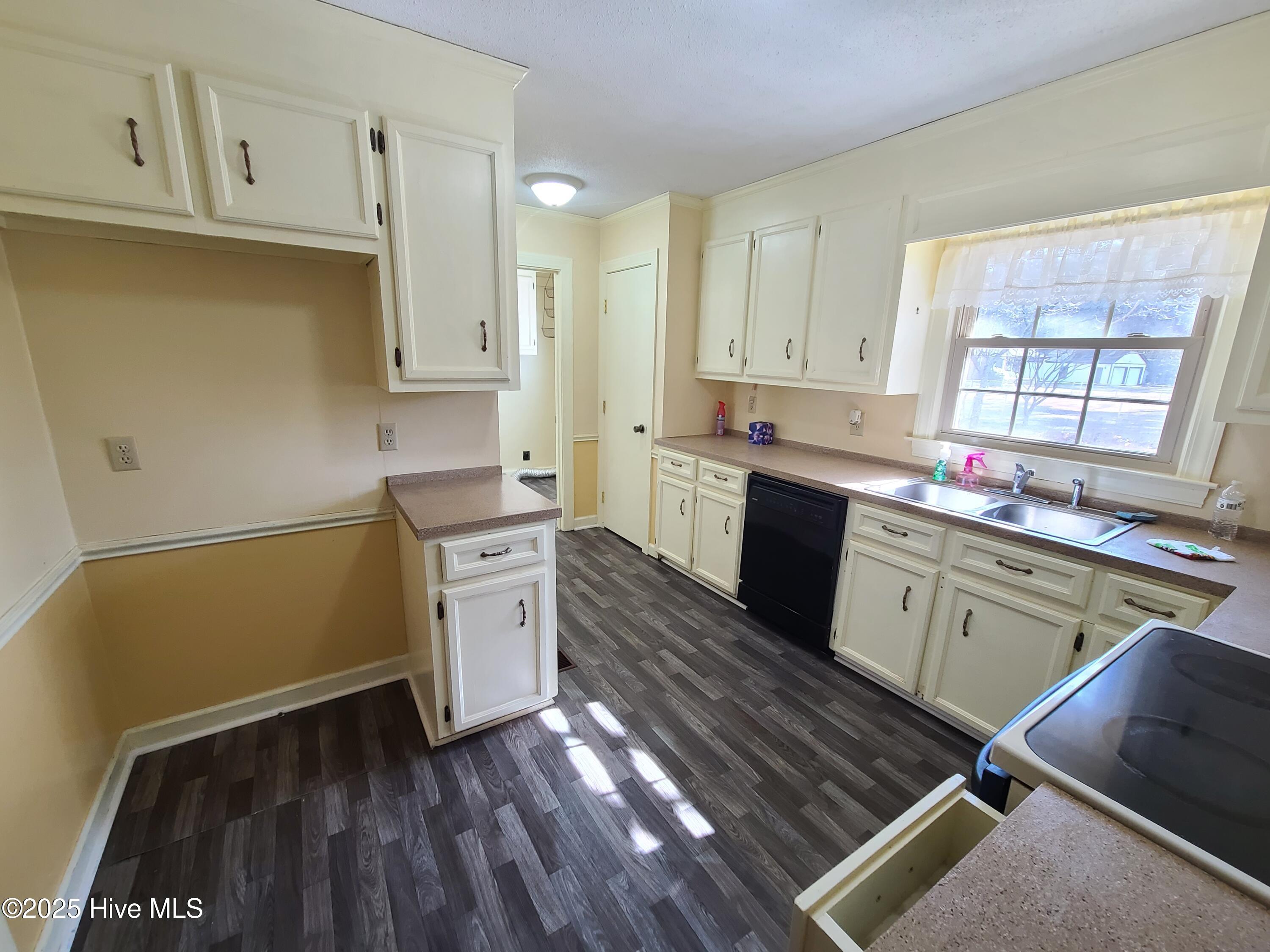 2011 Country Squire Road Property Photo 14