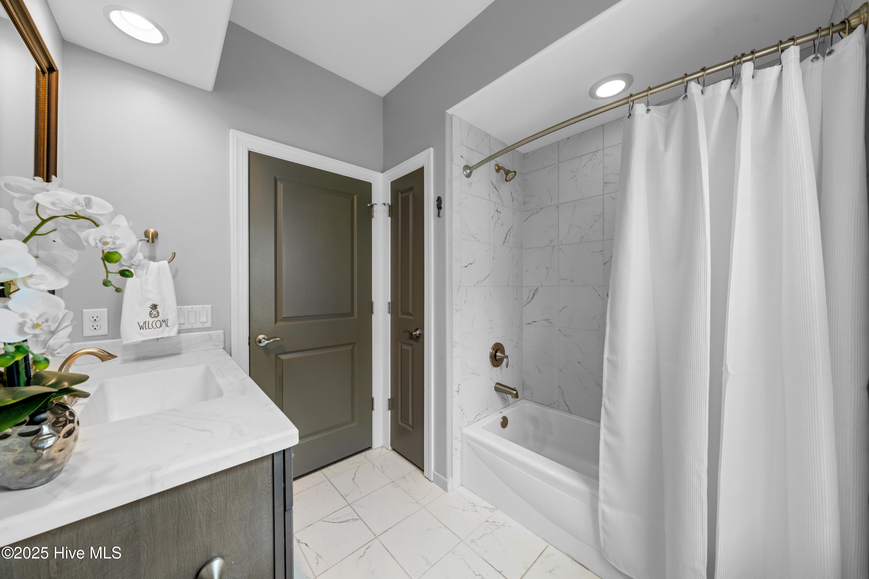 8492 Oak Abbey Trail Property Photo 14