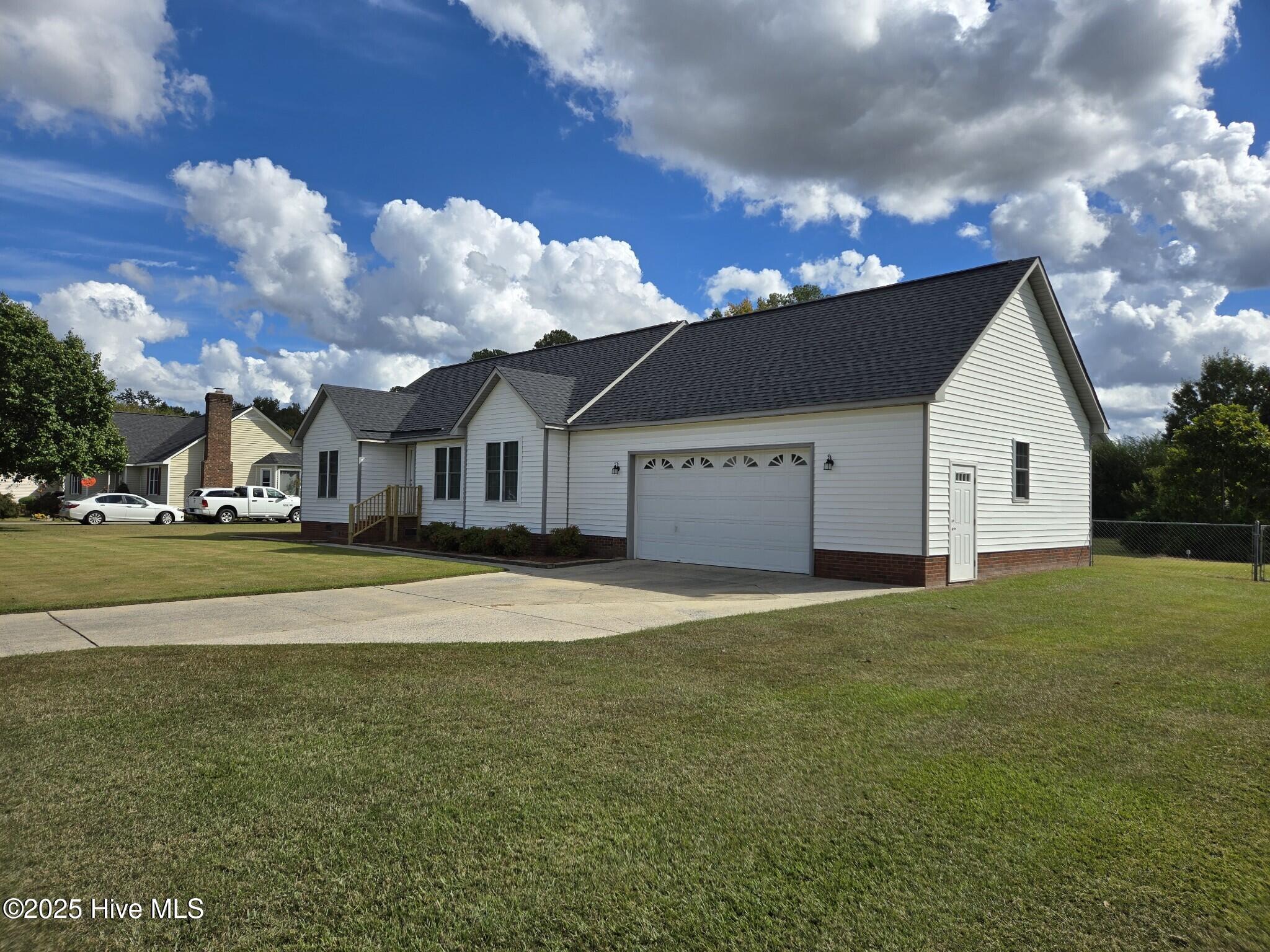 939 Teakwood Drive Property Photo 3