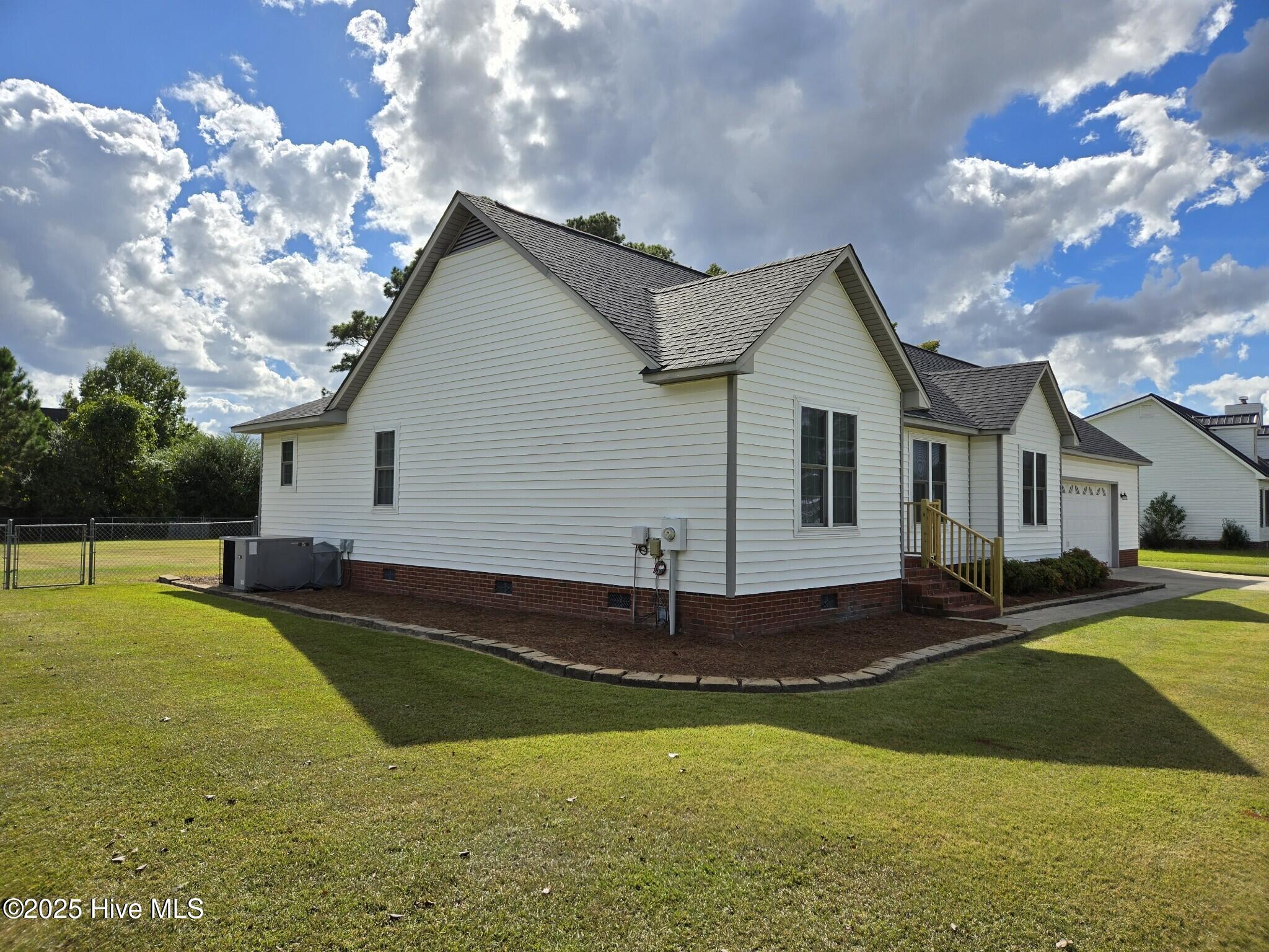 939 Teakwood Drive Property Photo 4