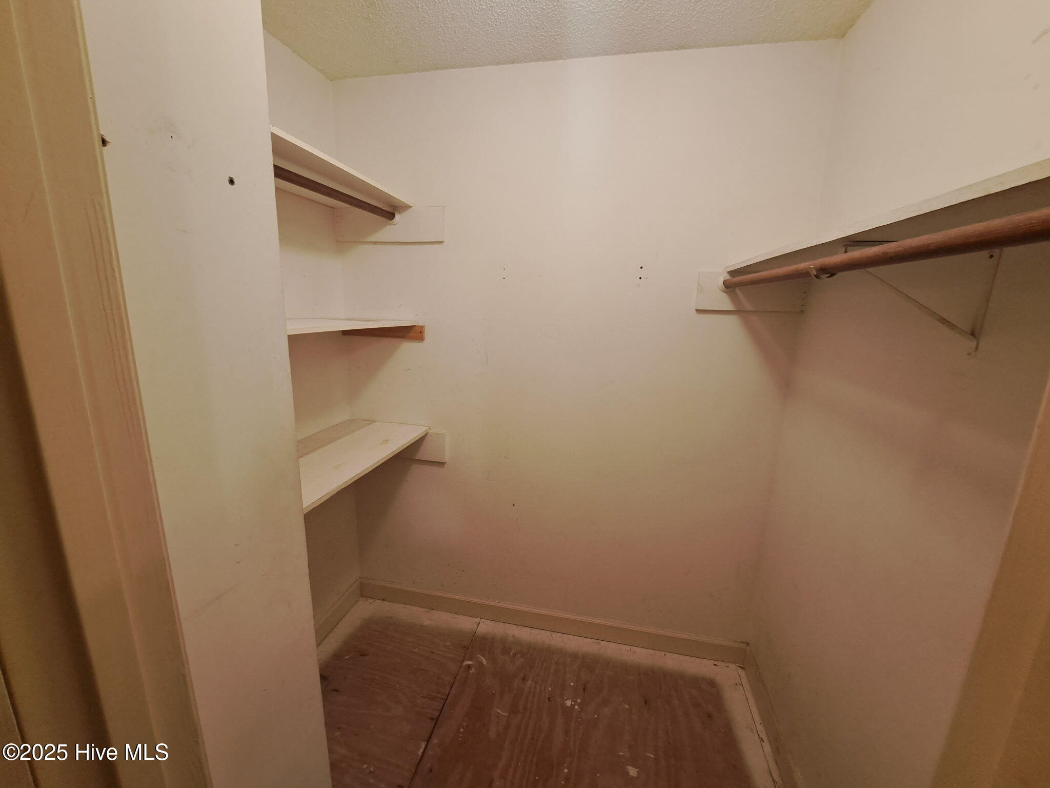 939 Teakwood Drive Property Photo 32