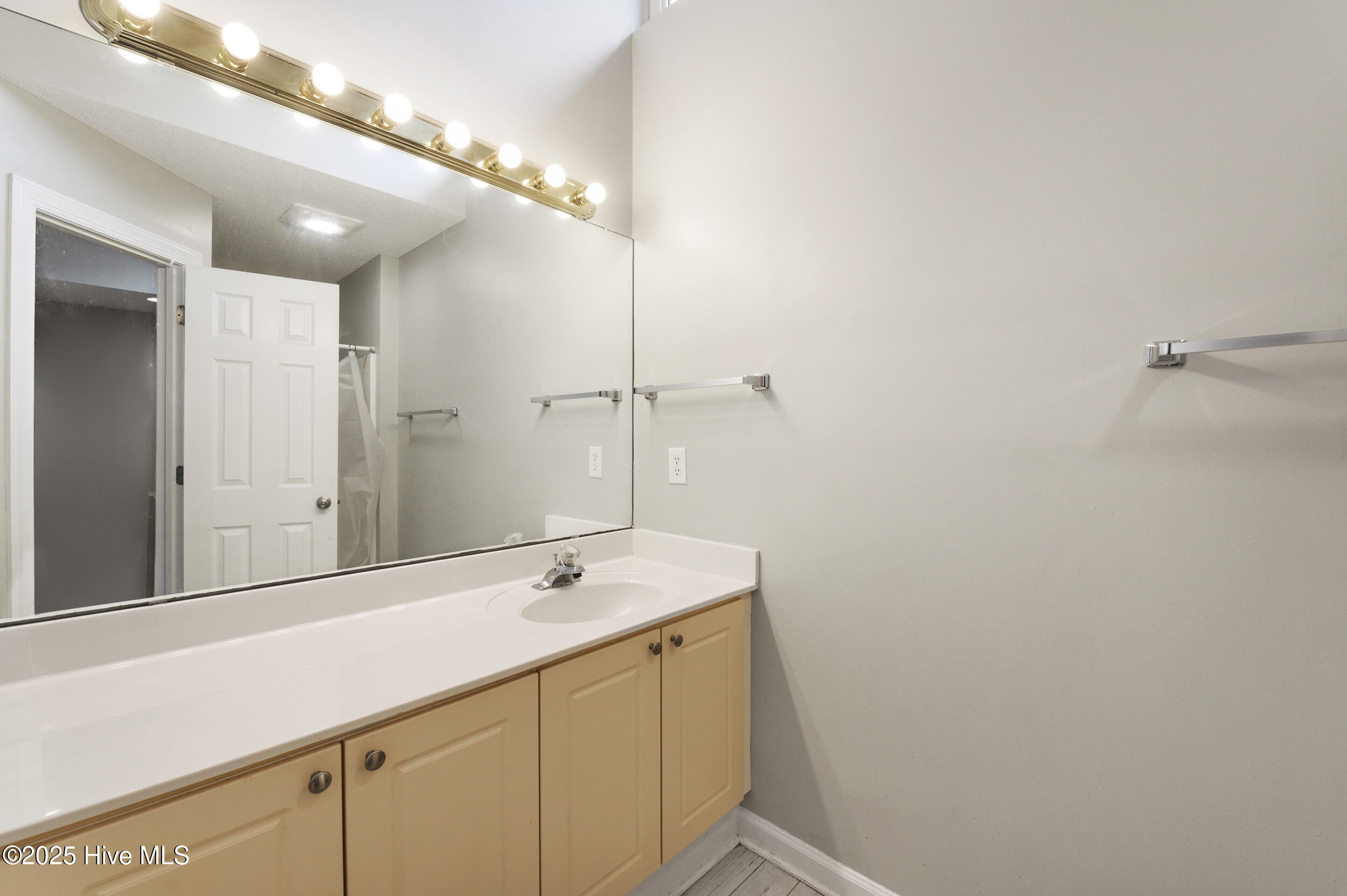 321 S Kerr Avenue 143 Property Photo 16