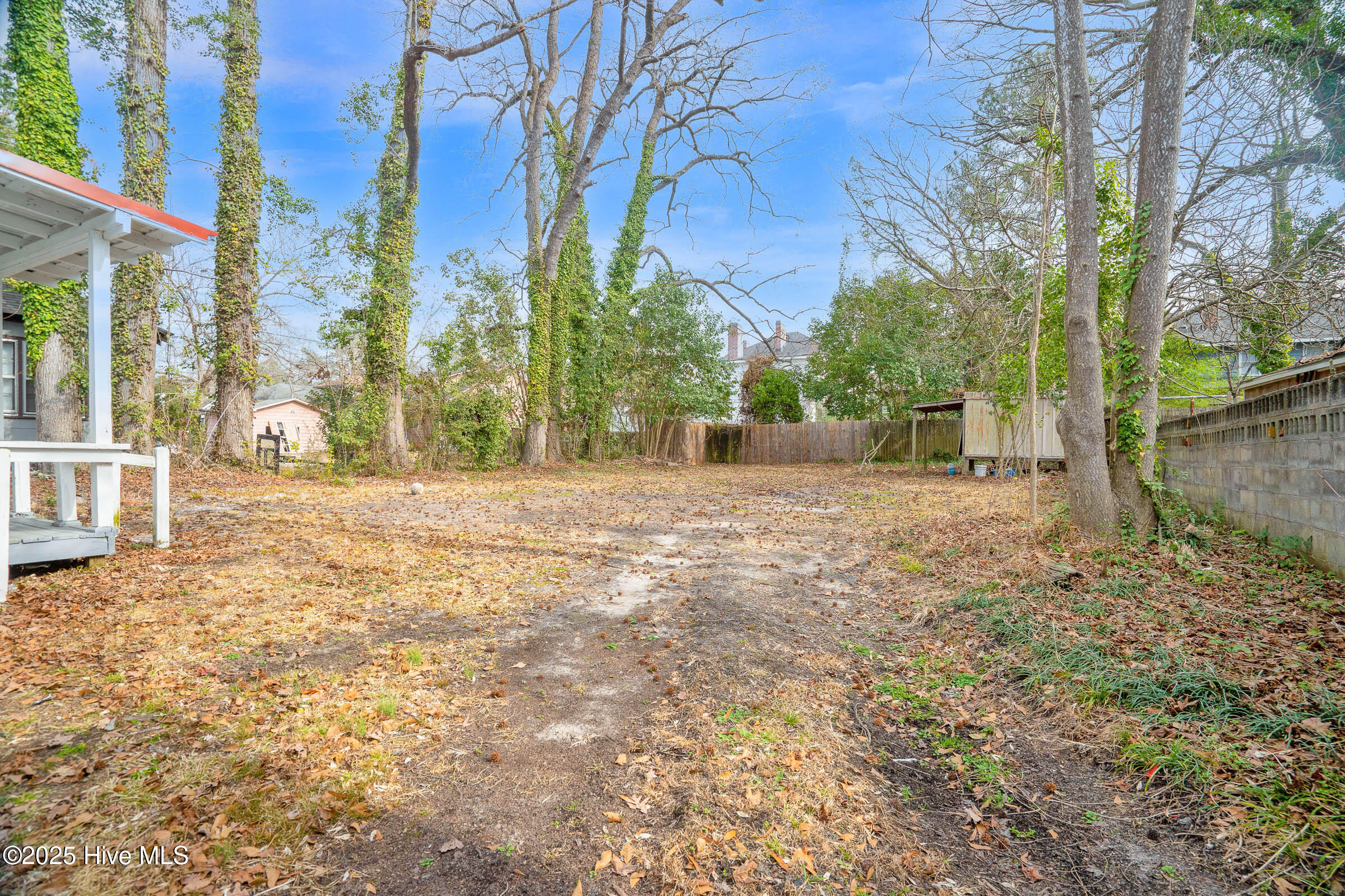 305 S Howell Street Property Photo 4